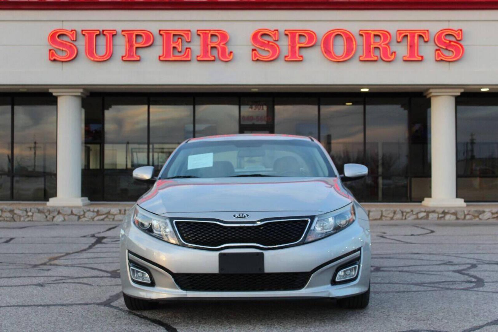 2015 Silver Kia Optima LX (5XXGM4A76FG) with an 2.4L L4 DOHC 16V engine, 6-Speed Automatic transmission, located at 4301 NW 39th , Oklahoma City, OK, 73112, (405) 949-5600, 35.512135, -97.598671 - NO DRIVERS LICENCE NO-FULL COVERAGE INSURANCE-NO CREDIT CHECK. COME ON OVER TO SUPERSPORTS AND TAKE A LOOK AND TEST DRIVE. PLEASE GIVE US A CALL AT (405) 949-5600. NO LICENSIA DE MANEJAR- NO SEGURO DE COBERTURA TOTAL- NO VERIFICACCION DE CREDITO. POR FAVOR VENGAN A SUPERSPORTS, ECHE UN - Photo#3