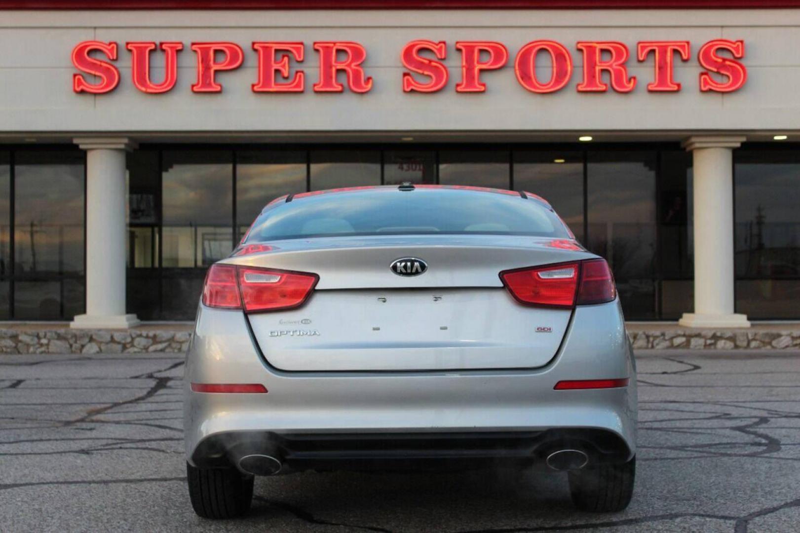 2015 Silver Kia Optima LX (5XXGM4A76FG) with an 2.4L L4 DOHC 16V engine, 6-Speed Automatic transmission, located at 4301 NW 39th , Oklahoma City, OK, 73112, (405) 949-5600, 35.512135, -97.598671 - NO DRIVERS LICENCE NO-FULL COVERAGE INSURANCE-NO CREDIT CHECK. COME ON OVER TO SUPERSPORTS AND TAKE A LOOK AND TEST DRIVE. PLEASE GIVE US A CALL AT (405) 949-5600. NO LICENSIA DE MANEJAR- NO SEGURO DE COBERTURA TOTAL- NO VERIFICACCION DE CREDITO. POR FAVOR VENGAN A SUPERSPORTS, ECHE UN - Photo#6