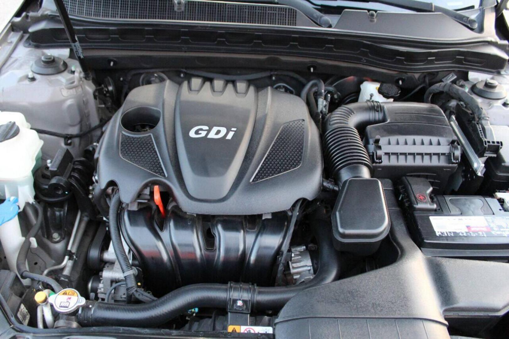 2015 Silver Kia Optima LX (5XXGM4A76FG) with an 2.4L L4 DOHC 16V engine, 6-Speed Automatic transmission, located at 4301 NW 39th , Oklahoma City, OK, 73112, (405) 949-5600, 35.512135, -97.598671 - NO DRIVERS LICENCE NO-FULL COVERAGE INSURANCE-NO CREDIT CHECK. COME ON OVER TO SUPERSPORTS AND TAKE A LOOK AND TEST DRIVE. PLEASE GIVE US A CALL AT (405) 949-5600. NO LICENSIA DE MANEJAR- NO SEGURO DE COBERTURA TOTAL- NO VERIFICACCION DE CREDITO. POR FAVOR VENGAN A SUPERSPORTS, ECHE UN - Photo#7