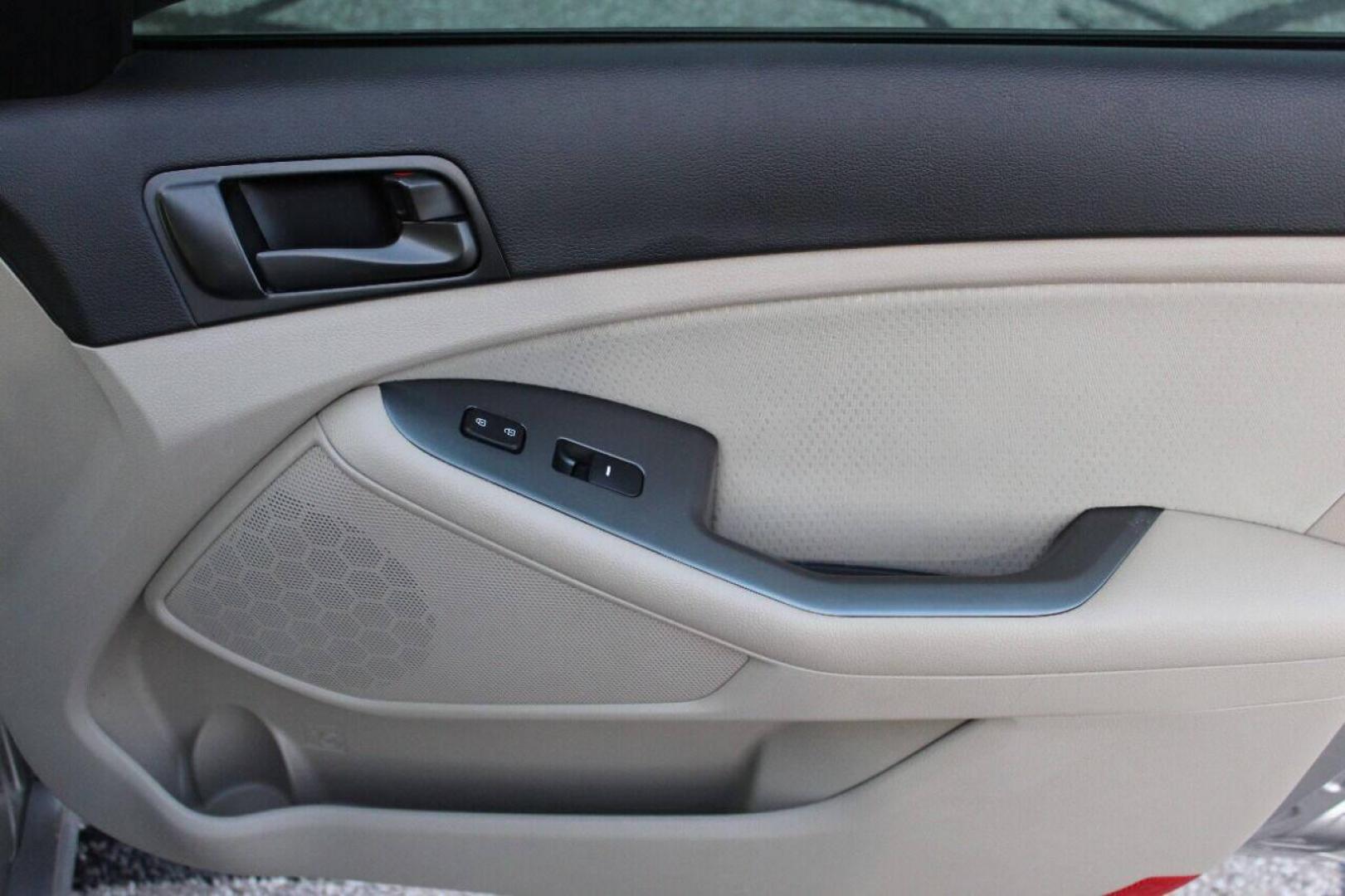 2015 Silver Kia Optima LX (5XXGM4A76FG) with an 2.4L L4 DOHC 16V engine, 6-Speed Automatic transmission, located at 4301 NW 39th , Oklahoma City, OK, 73112, (405) 949-5600, 35.512135, -97.598671 - NO DRIVERS LICENCE NO-FULL COVERAGE INSURANCE-NO CREDIT CHECK. COME ON OVER TO SUPERSPORTS AND TAKE A LOOK AND TEST DRIVE. PLEASE GIVE US A CALL AT (405) 949-5600. NO LICENSIA DE MANEJAR- NO SEGURO DE COBERTURA TOTAL- NO VERIFICACCION DE CREDITO. POR FAVOR VENGAN A SUPERSPORTS, ECHE UN - Photo#9