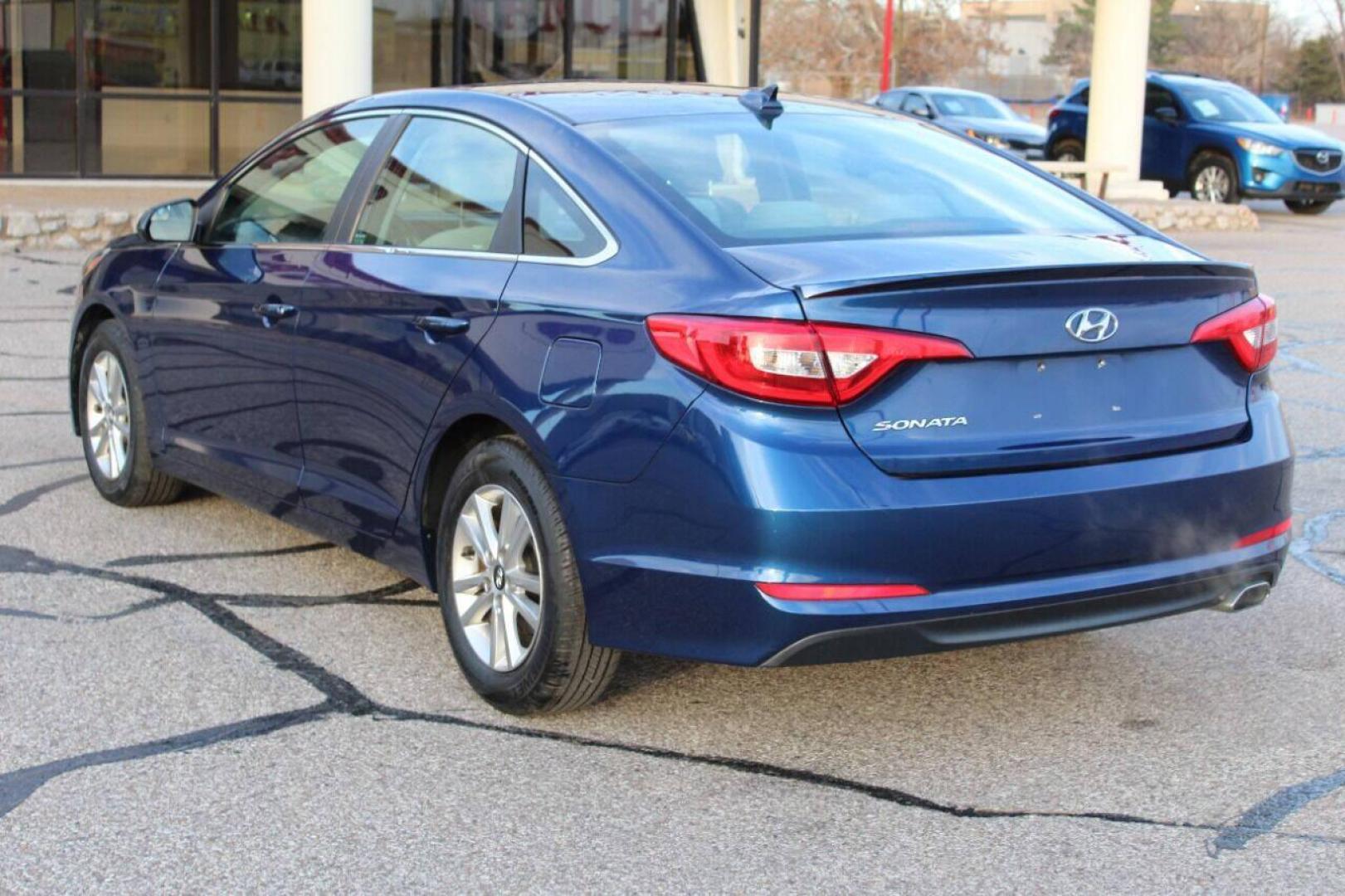 2015 Blue Hyundai Sonata ECO (5NPE24AF3FH) with an 1.6L L4 DOHC 16V engine, 7-Speed Automatic transmission, located at 4301 NW 39th , Oklahoma City, OK, 73112, (405) 949-5600, 35.512135, -97.598671 - NO DRIVERS LICENCE NO-FULL COVERAGE INSURANCE-NO CREDIT CHECK. COME ON OVER TO SUPERSPORTS AND TAKE A LOOK AND TEST DRIVE. PLEASE GIVE US A CALL AT (405) 949-5600. NO LICENSIA DE MANEJAR- NO SEGURO DE COBERTURA TOTAL- NO VERIFICACCION DE CREDITO. POR FAVOR VENGAN A SUPERSPORTS, ECHE UN - Photo#5