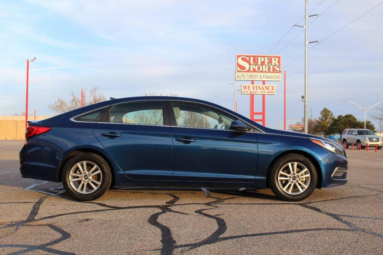 2015 Blue Hyundai Sonata ECO (5NPE24AF3FH) with an 1.6L L4 DOHC 16V engine, 7-Speed Automatic transmission, located at 4301 NW 39th , Oklahoma City, OK, 73112, (405) 949-5600, 35.512135, -97.598671 - NO DRIVERS LICENCE NO-FULL COVERAGE INSURANCE-NO CREDIT CHECK. COME ON OVER TO SUPERSPORTS AND TAKE A LOOK AND TEST DRIVE. PLEASE GIVE US A CALL AT (405) 949-5600. NO LICENSIA DE MANEJAR- NO SEGURO DE COBERTURA TOTAL- NO VERIFICACCION DE CREDITO. POR FAVOR VENGAN A SUPERSPORTS, ECHE UN - Photo#3