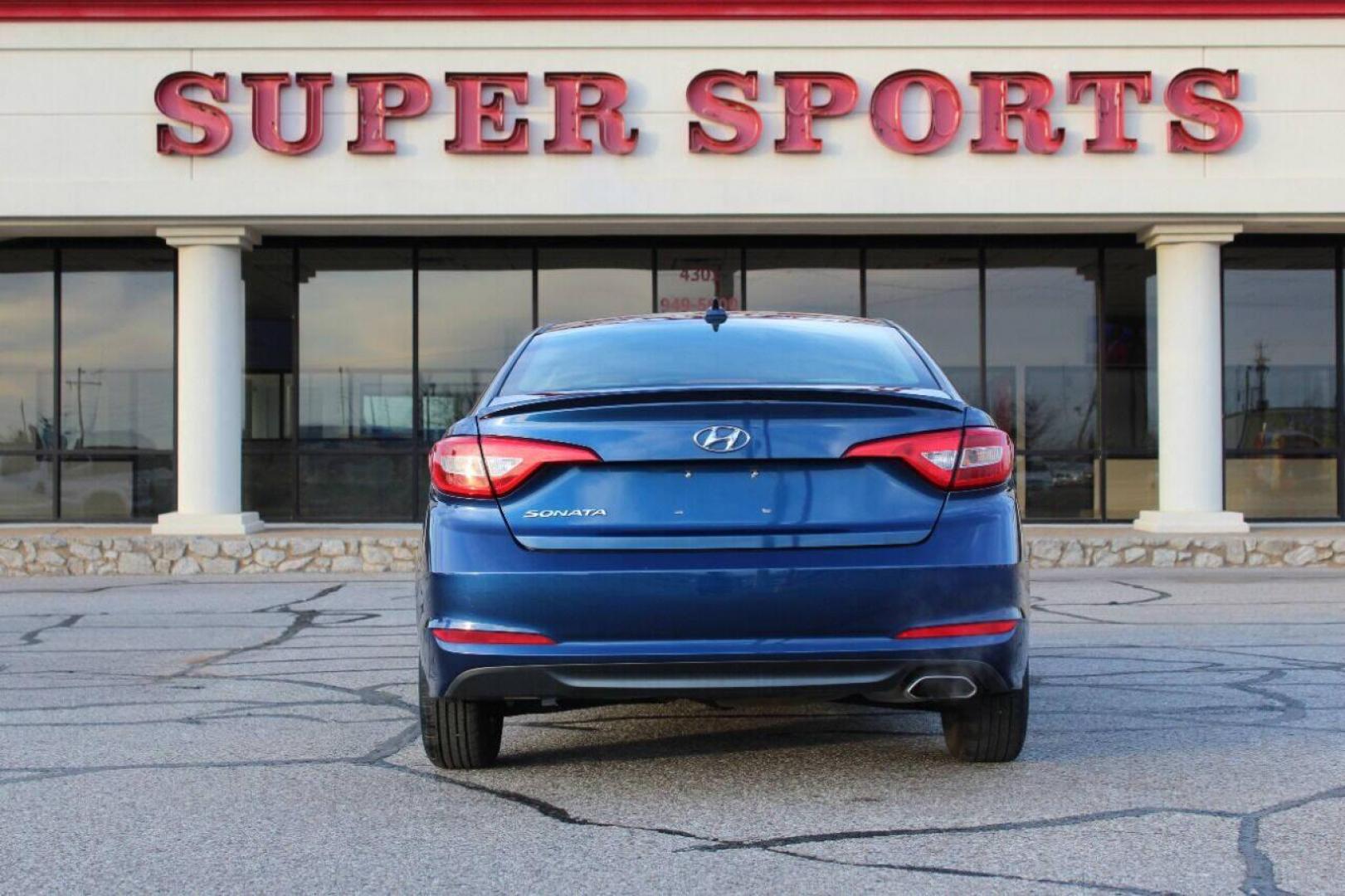 2015 Blue Hyundai Sonata ECO (5NPE24AF3FH) with an 1.6L L4 DOHC 16V engine, 7-Speed Automatic transmission, located at 4301 NW 39th , Oklahoma City, OK, 73112, (405) 949-5600, 35.512135, -97.598671 - NO DRIVERS LICENCE NO-FULL COVERAGE INSURANCE-NO CREDIT CHECK. COME ON OVER TO SUPERSPORTS AND TAKE A LOOK AND TEST DRIVE. PLEASE GIVE US A CALL AT (405) 949-5600. NO LICENSIA DE MANEJAR- NO SEGURO DE COBERTURA TOTAL- NO VERIFICACCION DE CREDITO. POR FAVOR VENGAN A SUPERSPORTS, ECHE UN - Photo#4