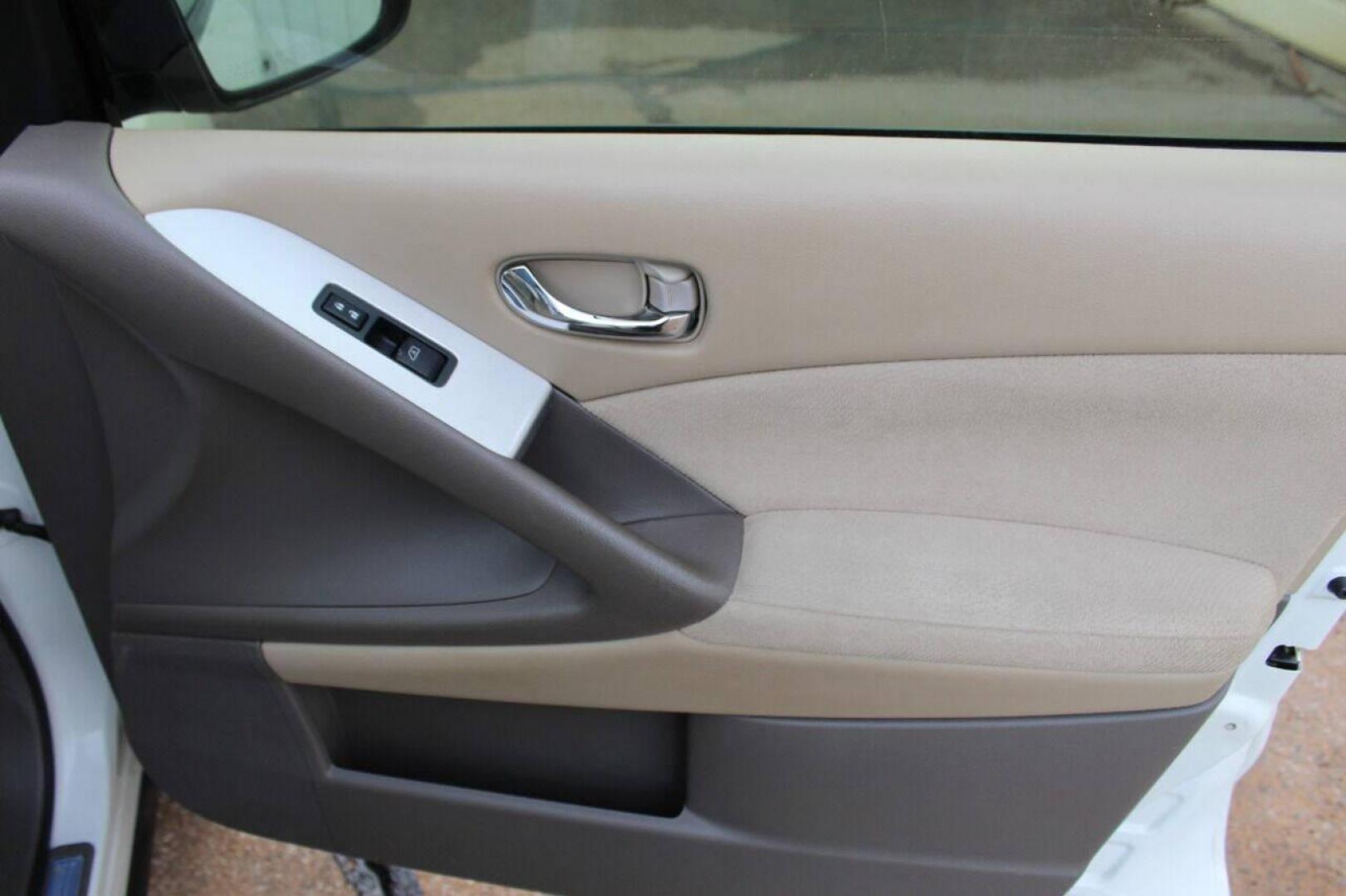 2012 White Nissan Murano SV (JN8AZ1MU3CW) with an 3.5L V6 DOHC 24V engine, Continuously Variable Transmission transmission, located at 4301 NW 39th , Oklahoma City, OK, 73112, (405) 949-5600, 35.512135, -97.598671 - NO DRIVERS LICENCE NO-FULL COVERAGE INSURANCE-NO CREDIT CHECK. COME ON OVER TO SUPERSPORTS AND TAKE A LOOK AND TEST DRIVE PLEASE GIVE US A CALL AT (405) 949-5600. NO LICENSIA DE MANEJAR- NO SEGURO DE COBERTURA TOTAL- NO VERIFICACCION DE CREDITO. POR FAVOR VENGAN A SUPERSPORTS, E - Photo#10