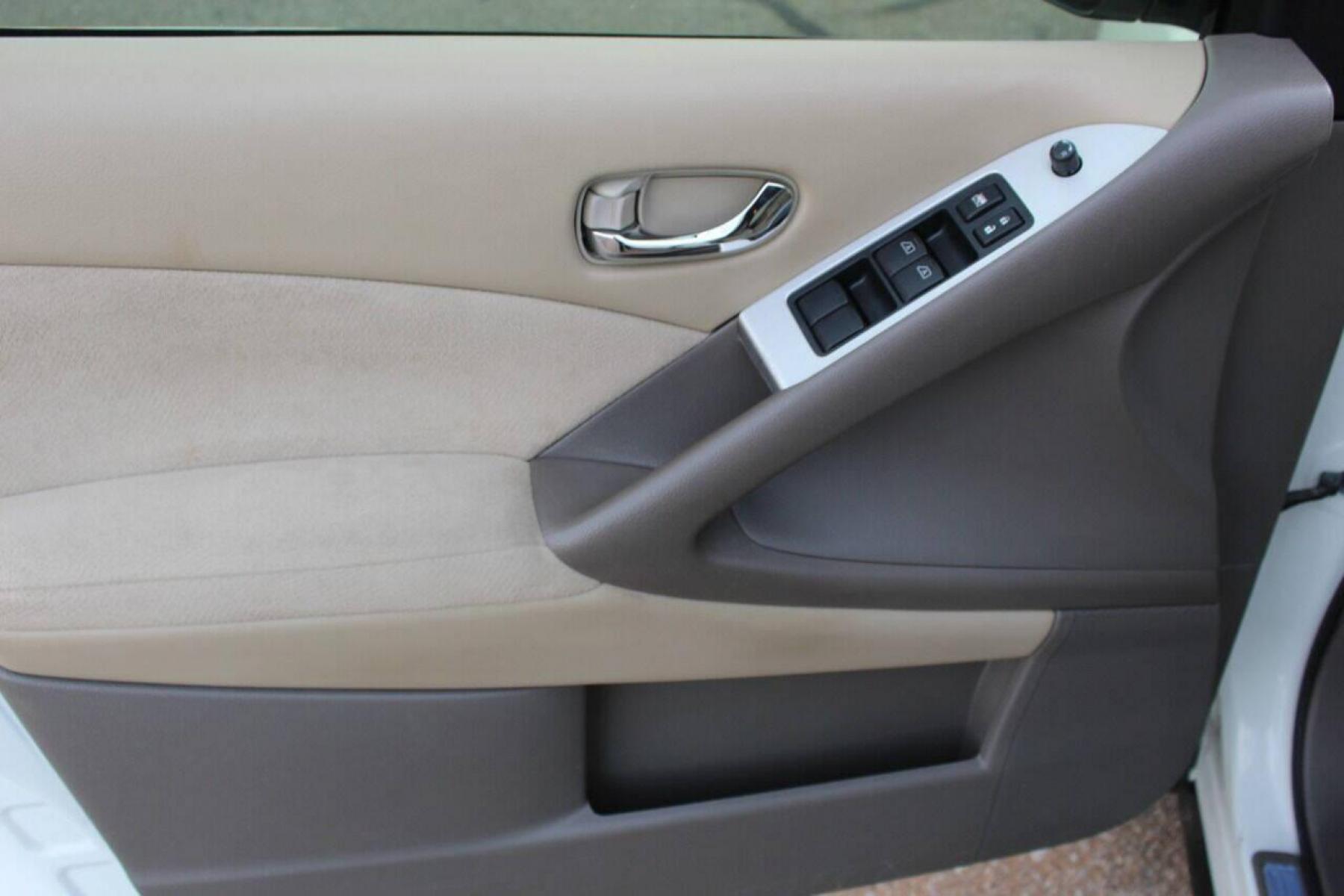 2012 White Nissan Murano (JN8AZ1MU3CW) with an 3.5L V6 3.5L V6 engine, CVT transmission, located at 4301 NW 39th , Oklahoma City, OK, 73112, (405) 949-5600, 35.512135, -97.598671 - NO DRIVERS LICENCE NO-FULL COVERAGE INSURANCE-NO CREDIT CHECK. COME ON OVER TO SUPERSPORTS AND TAKE A LOOK AND TEST DRIVE PLEASE GIVE US A CALL AT (405) 949-5600. NO LICENSIA DE MANEJAR- NO SEGURO DE COBERTURA TOTAL- NO VERIFICACCION DE CREDITO. POR FAVOR VENGAN A SUPERSPORTS, E - Photo #17