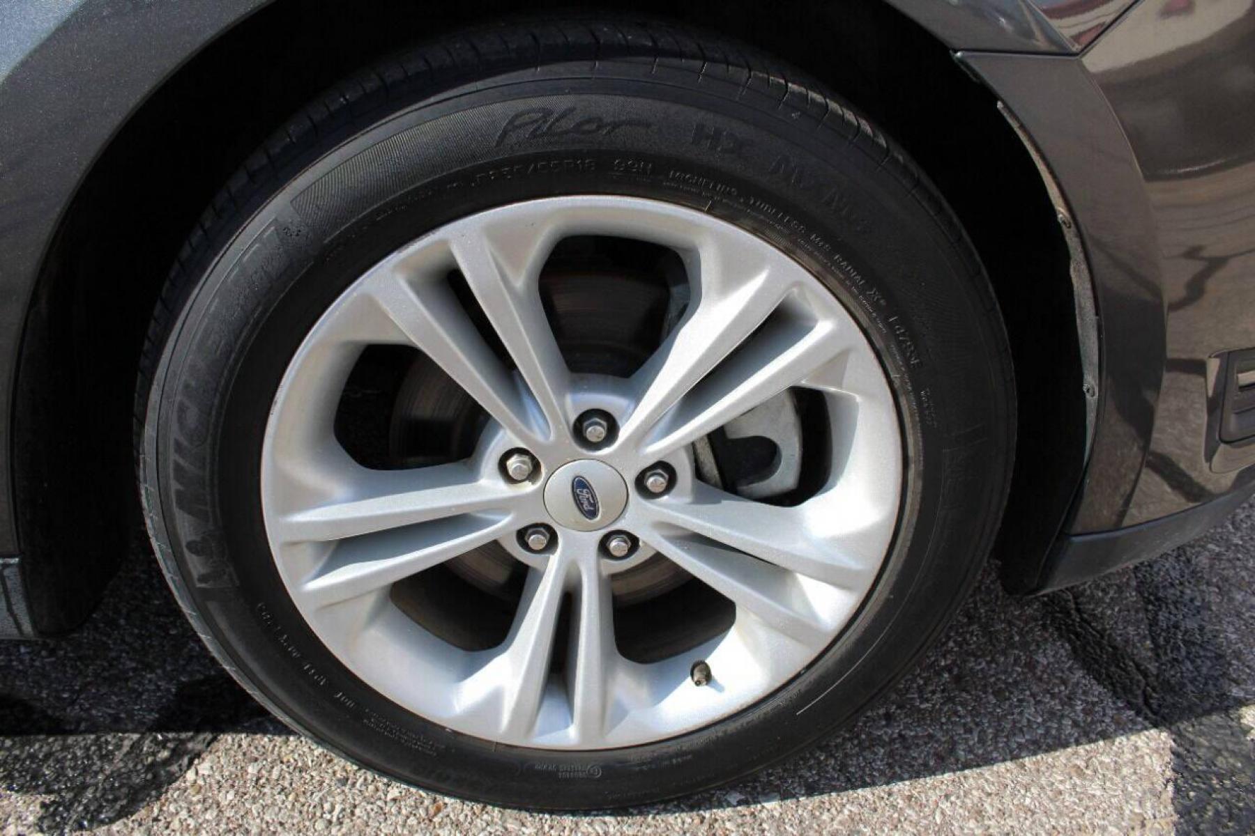 2015 Gray Ford Taurus (1FAHP2E86FG) with an 3.5L V6 3.5L V6 engine, Automatic 6-Speed transmission, located at 4301 NW 39th , Oklahoma City, OK, 73112, (405) 949-5600, 35.512135, -97.598671 - NO DRIVERS LICENCE NO-FULL COVERAGE INSURANCE-NO CREDIT CHECK. COME ON OVER TO SUPERSPORTS AND TAKE A LOOK AND TEST DRIVE PLEASE GIVE US A CALL AT (405) 949-5600. NO LICENSIA DE MANEJAR- NO SEGURO DE COBERTURA TOTAL- NO VERIFICACCION DE CREDITO. POR FAVOR VENGAN A SUPERSPORTS, E - Photo #5
