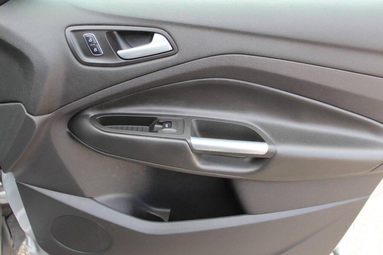 2014 Silver Ford Escape SE FWD (1FMCU0GX3EU) with an 1.6L L4 DOHC 16V engine, 6-Speed Automatic transmission, located at 4301 NW 39th , Oklahoma City, OK, 73112, (405) 949-5600, 35.512135, -97.598671 - NO DRIVERS LICENCE NO-FULL COVERAGE INSURANCE-NO CREDIT CHECK. COME ON OVER TO SUPERSPORTS AND TAKE A LOOK AND TEST DRIVE. PLEASE GIVE US A CALL AT (405) 949-5600. NO LICENSIA DE MANEJAR- NO SEGURO DE COBERTURA TOTAL- NO VERIFICACCION DE CREDITO. POR FAVOR VENGAN A SUPERSPORTS, ECHE UN - Photo#11
