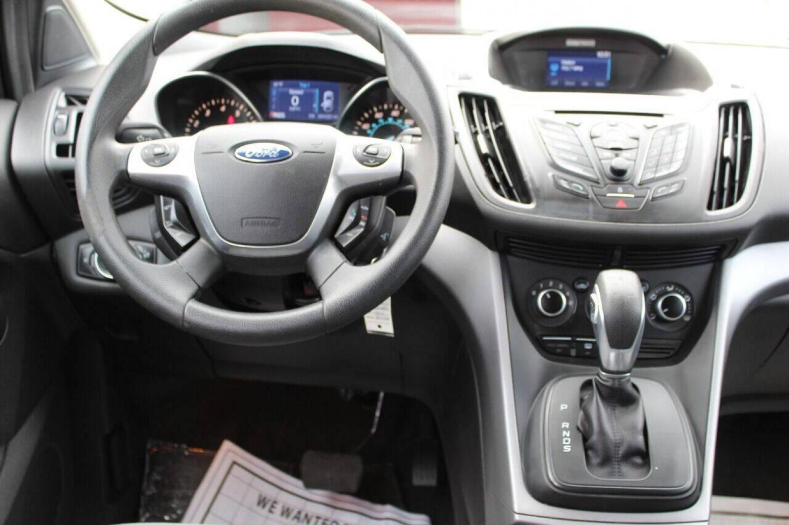 2014 Silver Ford Escape SE FWD (1FMCU0GX3EU) with an 1.6L L4 DOHC 16V engine, 6-Speed Automatic transmission, located at 4301 NW 39th , Oklahoma City, OK, 73112, (405) 949-5600, 35.512135, -97.598671 - NO DRIVERS LICENCE NO-FULL COVERAGE INSURANCE-NO CREDIT CHECK. COME ON OVER TO SUPERSPORTS AND TAKE A LOOK AND TEST DRIVE. PLEASE GIVE US A CALL AT (405) 949-5600. NO LICENSIA DE MANEJAR- NO SEGURO DE COBERTURA TOTAL- NO VERIFICACCION DE CREDITO. POR FAVOR VENGAN A SUPERSPORTS, ECHE UN - Photo#18