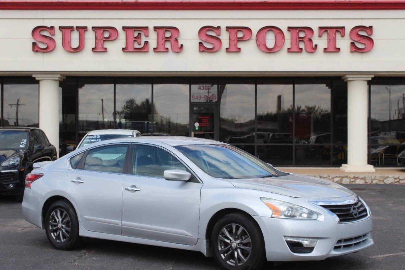 2015 Silver Nissan Altima 2.5 S (1N4AL3AP7FC) with an 2.5L L4 DOHC 16V engine, Continuously Variable Transmission transmission, located at 4301 NW 39th , Oklahoma City, OK, 73112, (405) 949-5600, 35.512135, -97.598671 - NO DRIVERS LICENCE NO-FULL COVERAGE INSURANCE-NO CREDIT CHECK. COME ON OVER TO SUPERSPORTS AND TAKE A LOOK AND TEST DRIVE. PLEASE GIVE US A CALL AT (405) 949-5600. NO LICENSIA DE MANEJAR- NO SEGURO DE COBERTURA TOTAL- NO VERIFICACCION DE CREDITO. POR FAVOR VENGAN A SUPERSPORTS, ECHE UN - Photo#2