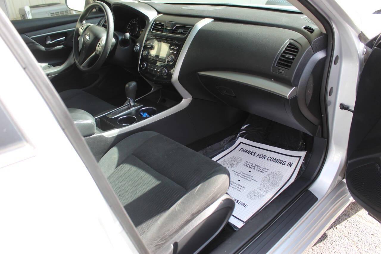 2015 Silver Nissan Altima 2.5 S (1N4AL3AP7FC) with an 2.5L L4 DOHC 16V engine, Continuously Variable Transmission transmission, located at 4301 NW 39th , Oklahoma City, OK, 73112, (405) 949-5600, 35.512135, -97.598671 - NO DRIVERS LICENCE -NO FULL COVERAGE INSURANCE - NO CREDIT CHECK. COME ON OVER TO SUPERSPORTS, TAKE A LOOK AND TEST DRIVE. PLEASE GIVE US A CALL AT (405) 949-5600. NO LICENCIA DE CONDUCIR - NO SEGURO DE COBERTURA TOTAL - NO VERIFICACION DE CREDITO. VISITENOS EN SUPERSPORTS, MIRE NUESTRO - Photo#8