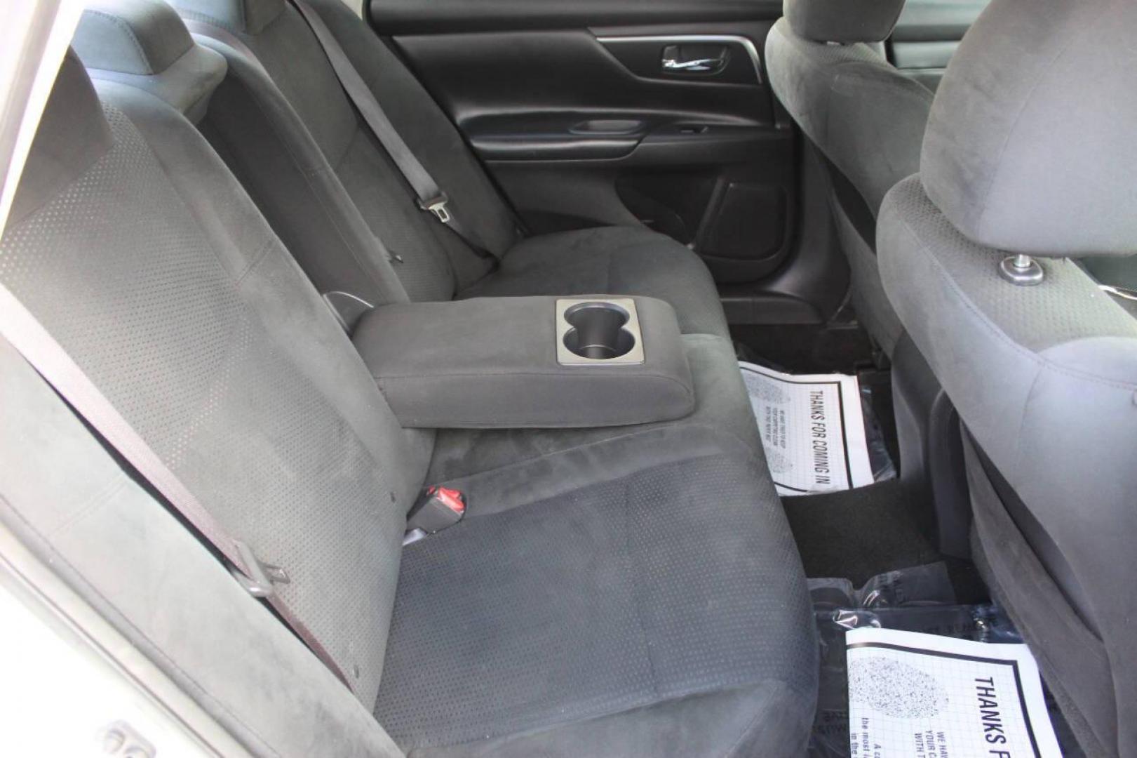 2015 Silver Nissan Altima 2.5 S (1N4AL3AP7FC) with an 2.5L L4 DOHC 16V engine, Continuously Variable Transmission transmission, located at 4301 NW 39th , Oklahoma City, OK, 73112, (405) 949-5600, 35.512135, -97.598671 - NO DRIVERS LICENCE NO-FULL COVERAGE INSURANCE-NO CREDIT CHECK. COME ON OVER TO SUPERSPORTS AND TAKE A LOOK AND TEST DRIVE. PLEASE GIVE US A CALL AT (405) 949-5600. NO LICENSIA DE MANEJAR- NO SEGURO DE COBERTURA TOTAL- NO VERIFICACCION DE CREDITO. POR FAVOR VENGAN A SUPERSPORTS, ECHE UN - Photo#12