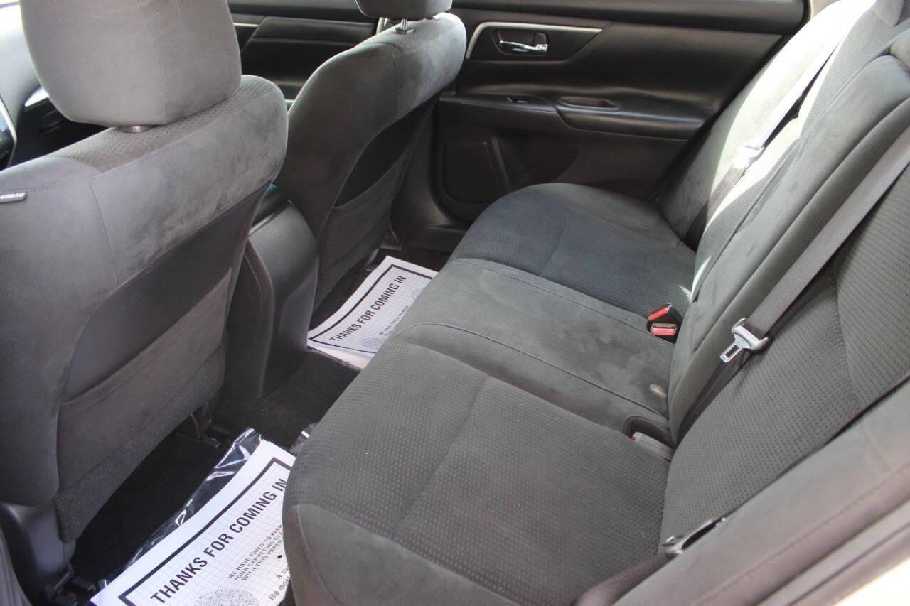 2015 Silver Nissan Altima 2.5 S (1N4AL3AP7FC) with an 2.5L L4 DOHC 16V engine, Continuously Variable Transmission transmission, located at 4301 NW 39th , Oklahoma City, OK, 73112, (405) 949-5600, 35.512135, -97.598671 - NO DRIVERS LICENCE -NO FULL COVERAGE INSURANCE - NO CREDIT CHECK. COME ON OVER TO SUPERSPORTS, TAKE A LOOK AND TEST DRIVE. PLEASE GIVE US A CALL AT (405) 949-5600. NO LICENCIA DE CONDUCIR - NO SEGURO DE COBERTURA TOTAL - NO VERIFICACION DE CREDITO. VISITENOS EN SUPERSPORTS, MIRE NUESTRO - Photo#14