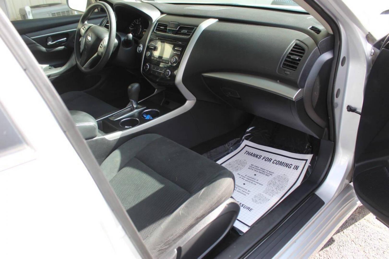 2015 Silver Nissan Altima 2.5 S (1N4AL3AP7FC) with an 2.5L L4 DOHC 16V engine, Continuously Variable Transmission transmission, located at 4301 NW 39th , Oklahoma City, OK, 73112, (405) 949-5600, 35.512135, -97.598671 - NO DRIVERS LICENCE NO-FULL COVERAGE INSURANCE-NO CREDIT CHECK. COME ON OVER TO SUPERSPORTS AND TAKE A LOOK AND TEST DRIVE. PLEASE GIVE US A CALL AT (405) 949-5600. NO LICENSIA DE MANEJAR- NO SEGURO DE COBERTURA TOTAL- NO VERIFICACCION DE CREDITO. POR FAVOR VENGAN A SUPERSPORTS, ECHE UN - Photo#9