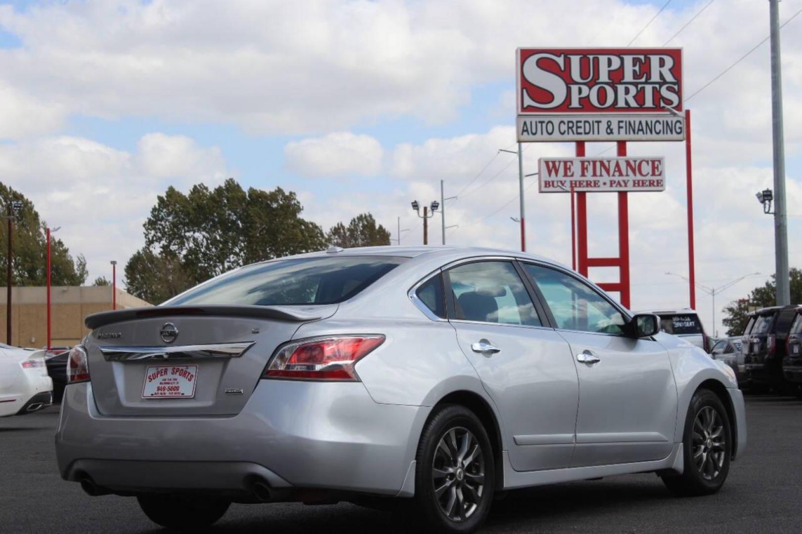 2015 Silver Nissan Altima 2.5 S (1N4AL3AP7FC) with an 2.5L L4 DOHC 16V engine, Continuously Variable Transmission transmission, located at 4301 NW 39th , Oklahoma City, OK, 73112, (405) 949-5600, 35.512135, -97.598671 - NO DRIVERS LICENCE NO-FULL COVERAGE INSURANCE-NO CREDIT CHECK. COME ON OVER TO SUPERSPORTS AND TAKE A LOOK AND TEST DRIVE. PLEASE GIVE US A CALL AT (405) 949-5600. NO LICENSIA DE MANEJAR- NO SEGURO DE COBERTURA TOTAL- NO VERIFICACCION DE CREDITO. POR FAVOR VENGAN A SUPERSPORTS, ECHE UN - Photo#4