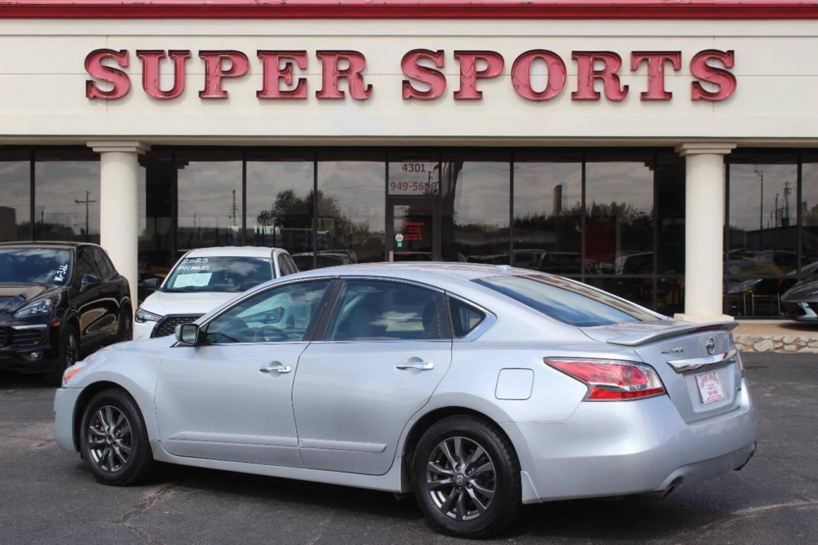 2015 Silver Nissan Altima 2.5 S (1N4AL3AP7FC) with an 2.5L L4 DOHC 16V engine, Continuously Variable Transmission transmission, located at 4301 NW 39th , Oklahoma City, OK, 73112, (405) 949-5600, 35.512135, -97.598671 - NO DRIVERS LICENCE NO-FULL COVERAGE INSURANCE-NO CREDIT CHECK. COME ON OVER TO SUPERSPORTS AND TAKE A LOOK AND TEST DRIVE. PLEASE GIVE US A CALL AT (405) 949-5600. NO LICENSIA DE MANEJAR- NO SEGURO DE COBERTURA TOTAL- NO VERIFICACCION DE CREDITO. POR FAVOR VENGAN A SUPERSPORTS, ECHE UN - Photo#7