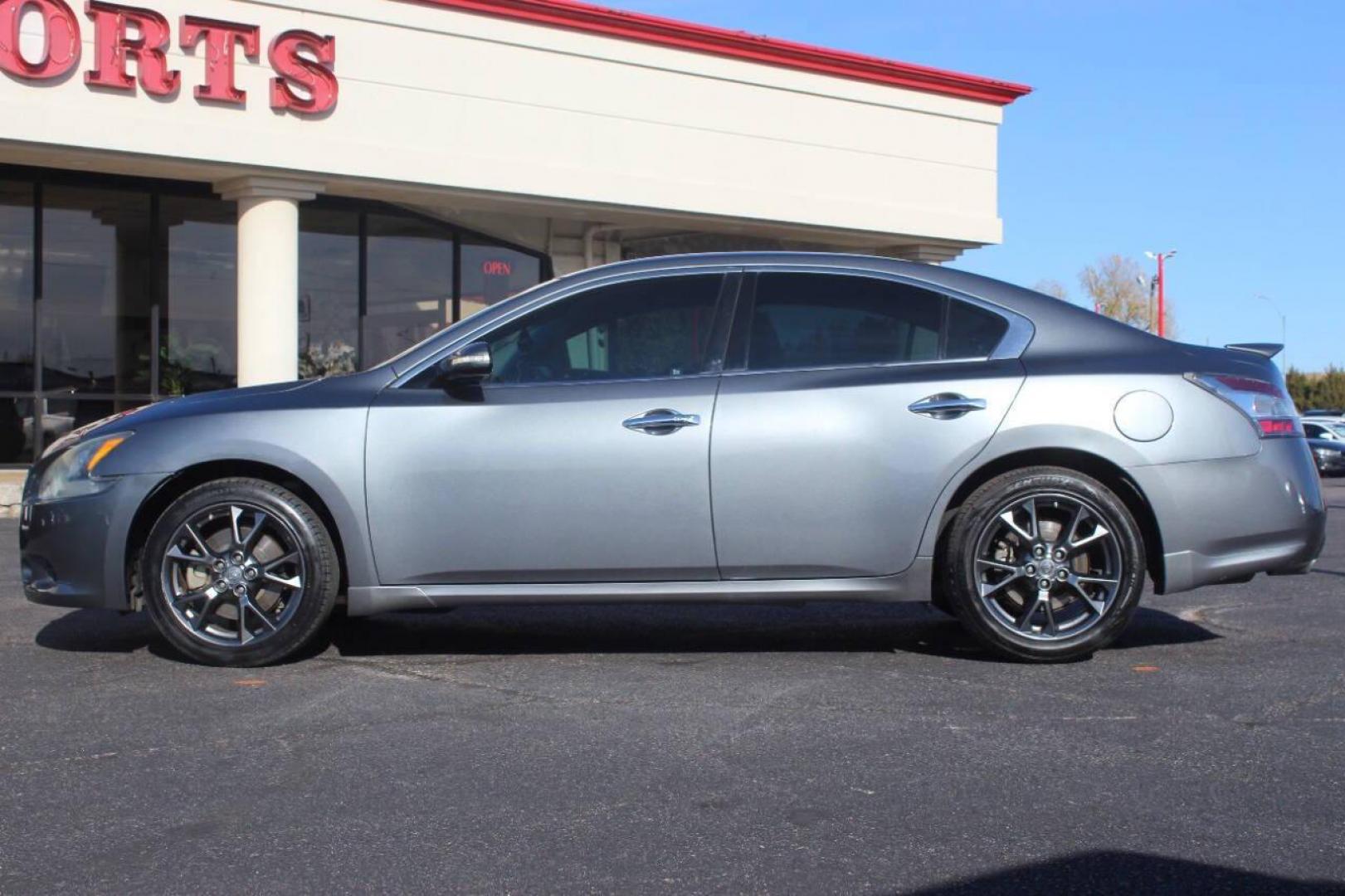 2014 Gray Nissan Maxima SV (1N4AA5AP4EC) with an 3.5L V6 DOHC 24V engine, Continuously Variable Transmission transmission, located at 4301 NW 39th , Oklahoma City, OK, 73112, (405) 949-5600, 35.512135, -97.598671 - NO DRIVERS LICENCE NO-FULL COVERAGE INSURANCE-NO CREDIT CHECK. COME ON OVER TO SUPERSPORTS AND TAKE A LOOK AND TEST DRIVE. PLEASE GIVE US A CALL AT (405) 949-5600. NO LICENSIA DE MANEJAR- NO SEGURO DE COBERTURA TOTAL- NO VERIFICACCION DE CREDITO. POR FAVOR VENGAN A SUPERSPORTS, - Photo#5