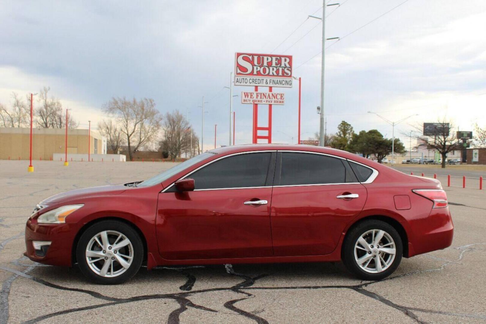 2015 Maroon Nissan Altima 2.5 S (1N4AL3AP0FC) with an 2.5L L4 DOHC 16V engine, Continuously Variable Transmission transmission, located at 4301 NW 39th , Oklahoma City, OK, 73112, (405) 949-5600, 35.512135, -97.598671 - Photo#6