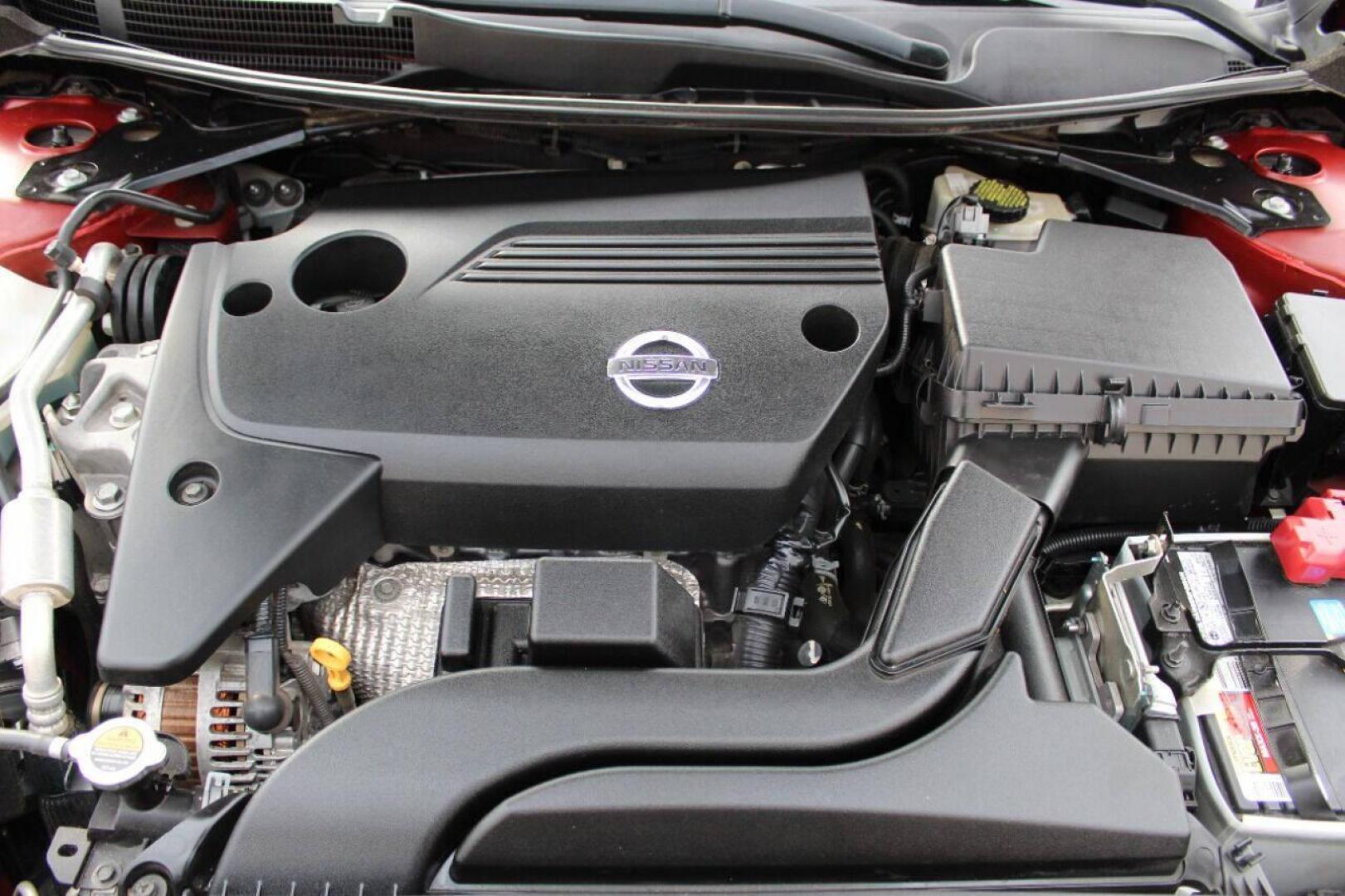 2015 Maroon Nissan Altima 2.5 S (1N4AL3AP0FC) with an 2.5L L4 DOHC 16V engine, Continuously Variable Transmission transmission, located at 4301 NW 39th , Oklahoma City, OK, 73112, (405) 949-5600, 35.512135, -97.598671 - Photo#8