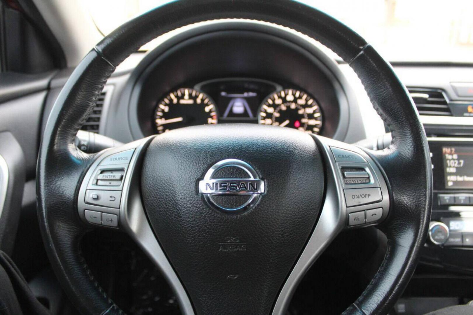 2015 Maroon Nissan Altima 2.5 S (1N4AL3AP0FC) with an 2.5L L4 DOHC 16V engine, Continuously Variable Transmission transmission, located at 4301 NW 39th , Oklahoma City, OK, 73112, (405) 949-5600, 35.512135, -97.598671 - Photo#31