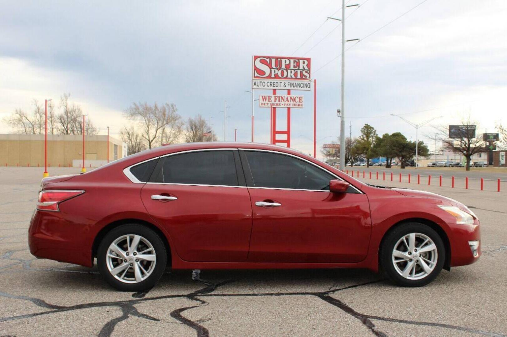 2015 Maroon Nissan Altima 2.5 S (1N4AL3AP0FC) with an 2.5L L4 DOHC 16V engine, Continuously Variable Transmission transmission, located at 4301 NW 39th , Oklahoma City, OK, 73112, (405) 949-5600, 35.512135, -97.598671 - Photo#3