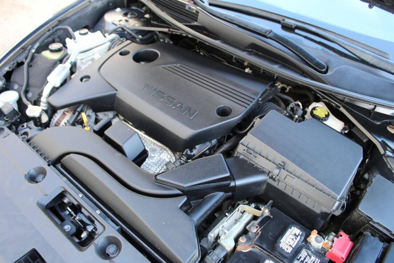 2018 Charcoal Nissan Altima 2.5 (1N4AL3AP4JC) with an 2.5L L4 DOHC 16V engine, CVT transmission, located at 4301 NW 39th , Oklahoma City, OK, 73112, (405) 949-5600, 35.512135, -97.598671 - NO DRIVERS LICENCE NO-FULL COVERAGE INSURANCE-NO CREDIT CHECK. COME ON OVER TO SUPERSPORTS AND TAKE A LOOK AND TEST DRIVE. PLEASE GIVE US A CALL AT (405) 949-5600. NO LICENCIA DE MANEJAR- NO SEGURO DE COBERTURA TOTAL- NO VERIFICACION DE CREDITO. POR FAVOR VENGAN A SUPERSPORTS, ECHE UN V - Photo#17