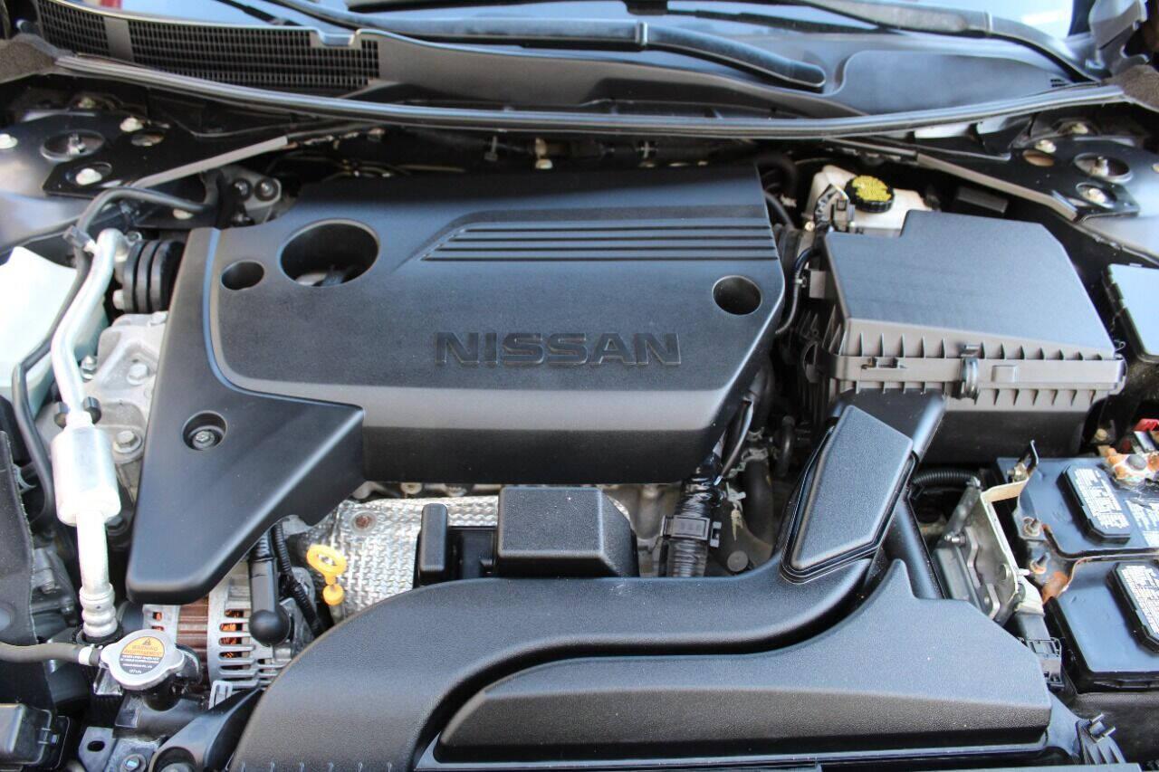 2018 Charcoal Nissan Altima 2.5 (1N4AL3AP4JC) with an 2.5L L4 DOHC 16V engine, CVT transmission, located at 4301 NW 39th , Oklahoma City, OK, 73112, (405) 949-5600, 35.512135, -97.598671 - NO DRIVERS LICENCE NO-FULL COVERAGE INSURANCE-NO CREDIT CHECK. COME ON OVER TO SUPERSPORTS AND TAKE A LOOK AND TEST DRIVE. PLEASE GIVE US A CALL AT (405) 949-5600. NO LICENCIA DE MANEJAR- NO SEGURO DE COBERTURA TOTAL- NO VERIFICACION DE CREDITO. POR FAVOR VENGAN A SUPERSPORTS, ECHE UN V - Photo#14