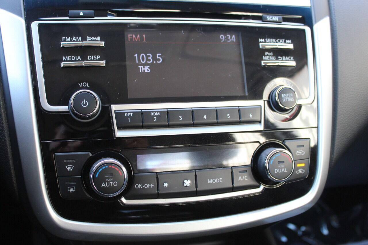 2018 Charcoal Nissan Altima 2.5 (1N4AL3AP4JC) with an 2.5L L4 DOHC 16V engine, CVT transmission, located at 4301 NW 39th , Oklahoma City, OK, 73112, (405) 949-5600, 35.512135, -97.598671 - NO DRIVERS LICENCE NO-FULL COVERAGE INSURANCE-NO CREDIT CHECK. COME ON OVER TO SUPERSPORTS AND TAKE A LOOK AND TEST DRIVE. PLEASE GIVE US A CALL AT (405) 949-5600. NO LICENCIA DE MANEJAR- NO SEGURO DE COBERTURA TOTAL- NO VERIFICACION DE CREDITO. POR FAVOR VENGAN A SUPERSPORTS, ECHE UN V - Photo#43