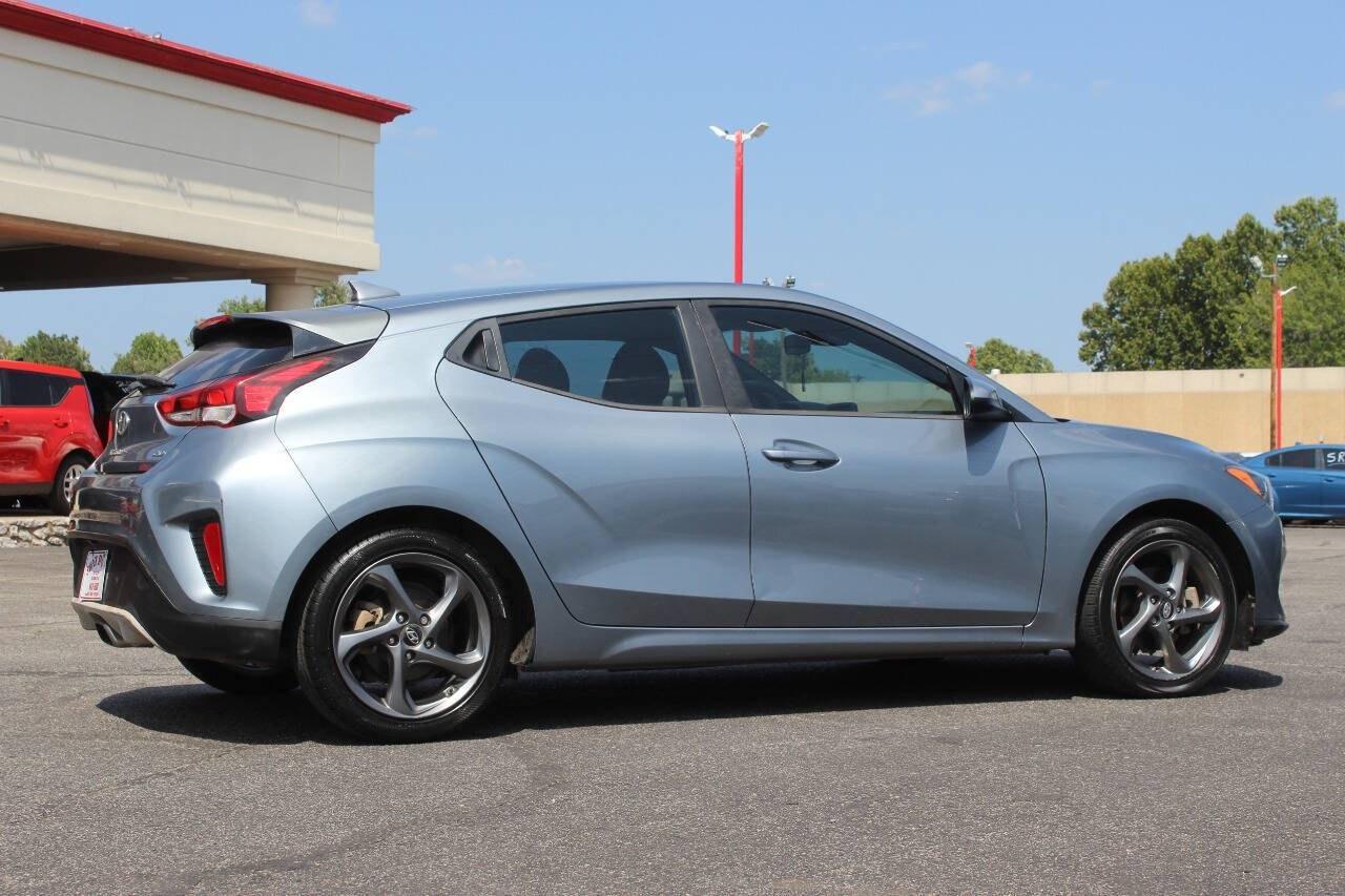 2019 Blue Hyundai Veloster 2.0 6A (KMHTG6AF0KU) with an 2.0L I4 2.0L I4 engine, Automatic 6-Speed transmission, located at 4301 NW 39th , Oklahoma City, OK, 73112, (405) 949-5600, 35.512135, -97.598671 - Hablamos espanol. SPEND SMART --- BUY FROM SUPER SPORTS. ALL PRICES, DOWN PAYMENTS, PAYMENTS, AND FINANCE TERMS ARE NEGOTIABLE AT THE TIME OF APPROVAL. WE WILL WORK WITH YOU TO FIT YOUR BUDGET. WE WILL EVEN LOWER AND ADJUST THE NUMBERS TO HELP MAKE THE VE HICLE MORE AFFORDABLE FOR YOU.- Photo#1