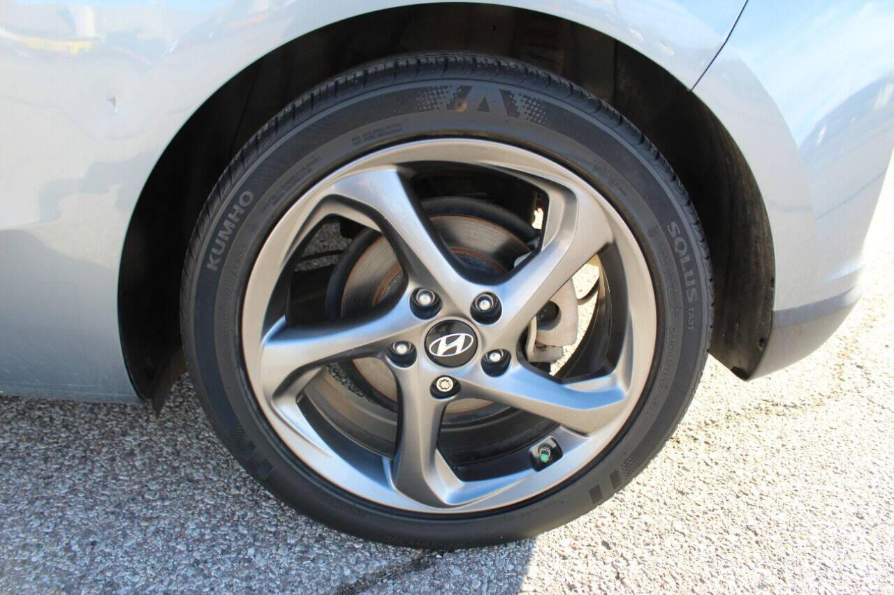 2019 Blue Hyundai Veloster 2.0 6A (KMHTG6AF0KU) with an 2.0L I4 2.0L I4 engine, Automatic 6-Speed transmission, located at 4301 NW 39th , Oklahoma City, OK, 73112, (405) 949-5600, 35.512135, -97.598671 - NO DRIVERS LICENCE NO-FULL COVERAGE INSURANCE-NO CREDIT CHECK. COME ON OVER TO SUPERSPORTS AND TAKE A LOOK AND TEST DRIVE. PLEASE GIVE US A CALL AT (405) 949-5600. NO LICENSIA DE MANEJAR- NO SEGURO DE COBERTURA TOTAL- NO VERIFICACCION DE CREDITO. POR FAVOR VENGAN A SUPERSPORTS, ECHE UN - Photo#7