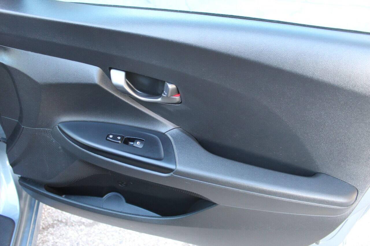 2019 Blue Hyundai Veloster 2.0 6A (KMHTG6AF0KU) with an 2.0L I4 2.0L I4 engine, Automatic 6-Speed transmission, located at 4301 NW 39th , Oklahoma City, OK, 73112, (405) 949-5600, 35.512135, -97.598671 - NO DRIVERS LICENCE NO-FULL COVERAGE INSURANCE-NO CREDIT CHECK. COME ON OVER TO SUPERSPORTS AND TAKE A LOOK AND TEST DRIVE. PLEASE GIVE US A CALL AT (405) 949-5600. NO LICENSIA DE MANEJAR- NO SEGURO DE COBERTURA TOTAL- NO VERIFICACCION DE CREDITO. POR FAVOR VENGAN A SUPERSPORTS, ECHE UN - Photo#11