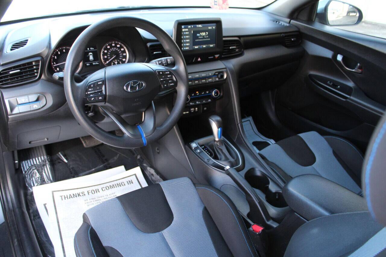 2019 Blue Hyundai Veloster 2.0 6A (KMHTG6AF0KU) with an 2.0L I4 2.0L I4 engine, Automatic 6-Speed transmission, located at 4301 NW 39th , Oklahoma City, OK, 73112, (405) 949-5600, 35.512135, -97.598671 - NO DRIVERS LICENCE NO-FULL COVERAGE INSURANCE-NO CREDIT CHECK. COME ON OVER TO SUPERSPORTS AND TAKE A LOOK AND TEST DRIVE. PLEASE GIVE US A CALL AT (405) 949-5600. NO LICENSIA DE MANEJAR- NO SEGURO DE COBERTURA TOTAL- NO VERIFICACCION DE CREDITO. POR FAVOR VENGAN A SUPERSPORTS, ECHE UN - Photo#14
