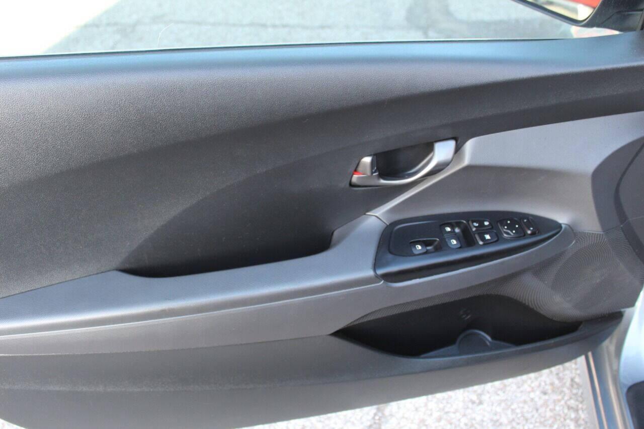 2019 Blue Hyundai Veloster 2.0 6A (KMHTG6AF0KU) with an 2.0L I4 2.0L I4 engine, Automatic 6-Speed transmission, located at 4301 NW 39th , Oklahoma City, OK, 73112, (405) 949-5600, 35.512135, -97.598671 - NO DRIVERS LICENCE NO-FULL COVERAGE INSURANCE-NO CREDIT CHECK. COME ON OVER TO SUPERSPORTS AND TAKE A LOOK AND TEST DRIVE. PLEASE GIVE US A CALL AT (405) 949-5600. NO LICENSIA DE MANEJAR- NO SEGURO DE COBERTURA TOTAL- NO VERIFICACCION DE CREDITO. POR FAVOR VENGAN A SUPERSPORTS, ECHE UN - Photo#15