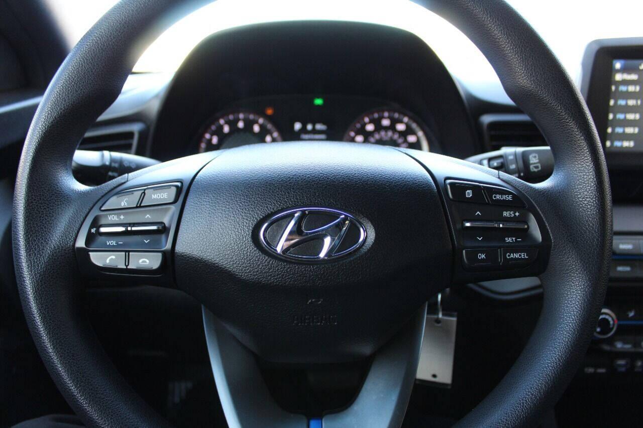 2019 Blue Hyundai Veloster 2.0 6A (KMHTG6AF0KU) with an 2.0L I4 2.0L I4 engine, Automatic 6-Speed transmission, located at 4301 NW 39th , Oklahoma City, OK, 73112, (405) 949-5600, 35.512135, -97.598671 - NO DRIVERS LICENCE NO-FULL COVERAGE INSURANCE-NO CREDIT CHECK. COME ON OVER TO SUPERSPORTS AND TAKE A LOOK AND TEST DRIVE. PLEASE GIVE US A CALL AT (405) 949-5600. NO LICENSIA DE MANEJAR- NO SEGURO DE COBERTURA TOTAL- NO VERIFICACCION DE CREDITO. POR FAVOR VENGAN A SUPERSPORTS, ECHE UN - Photo#16