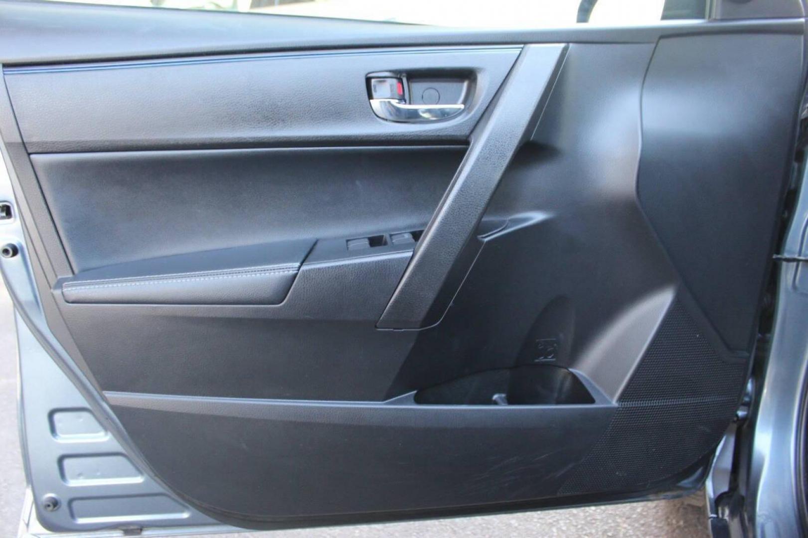 2017 Gray Toyota Corolla L CVT (2T1BURHEXHC) with an 1.8L L4 DOHC 16V engine, CVT transmission, located at 4301 NW 39th , Oklahoma City, OK, 73112, (405) 949-5600, 35.512135, -97.598671 - NO DRIVERS LICENCE NO-FULL COVERAGE INSURANCE-NO CREDIT CHECK. COME ON OVER TO SUPERSPORTS AND TAKE A LOOK AND TEST DRIVE. PLEASE GIVE US A CALL AT (405) 949-5600. NO LICENSIA DE MANEJAR- NO SEGURO DE COBERTURA TOTAL- NO VERIFICACCION DE CREDITO. POR FAVOR VENGAN A SUPERSPORTS, ECHE UN - Photo#15