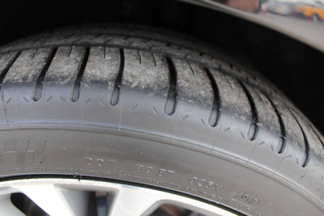 2015 Black Hyundai Genesis 3.8L (KMHGN4JE4FU) with an 3.8L V6 3.8L V6 engine, Automatic 8-Speed transmission, located at 4301 NW 39th , Oklahoma City, OK, 73112, (405) 949-5600, 35.512135, -97.598671 - NO DRIVERS LICENCE NO-FULL COVERAGE INSURANCE-NO CREDIT CHECK. COME ON OVER TO SUPERSPORTS AND TAKE A LOOK AND TEST DRIVE PLEASE GIVE US A CALL AT (405) 949-5600. NO LICENSIA DE MANEJAR- NO SEGURO DE COBERTURA TOTAL- NO VERIFICACCION DE CREDITO. POR FAVOR VENGAN A SUPERSPORTS, ECHE UN VIS - Photo#7