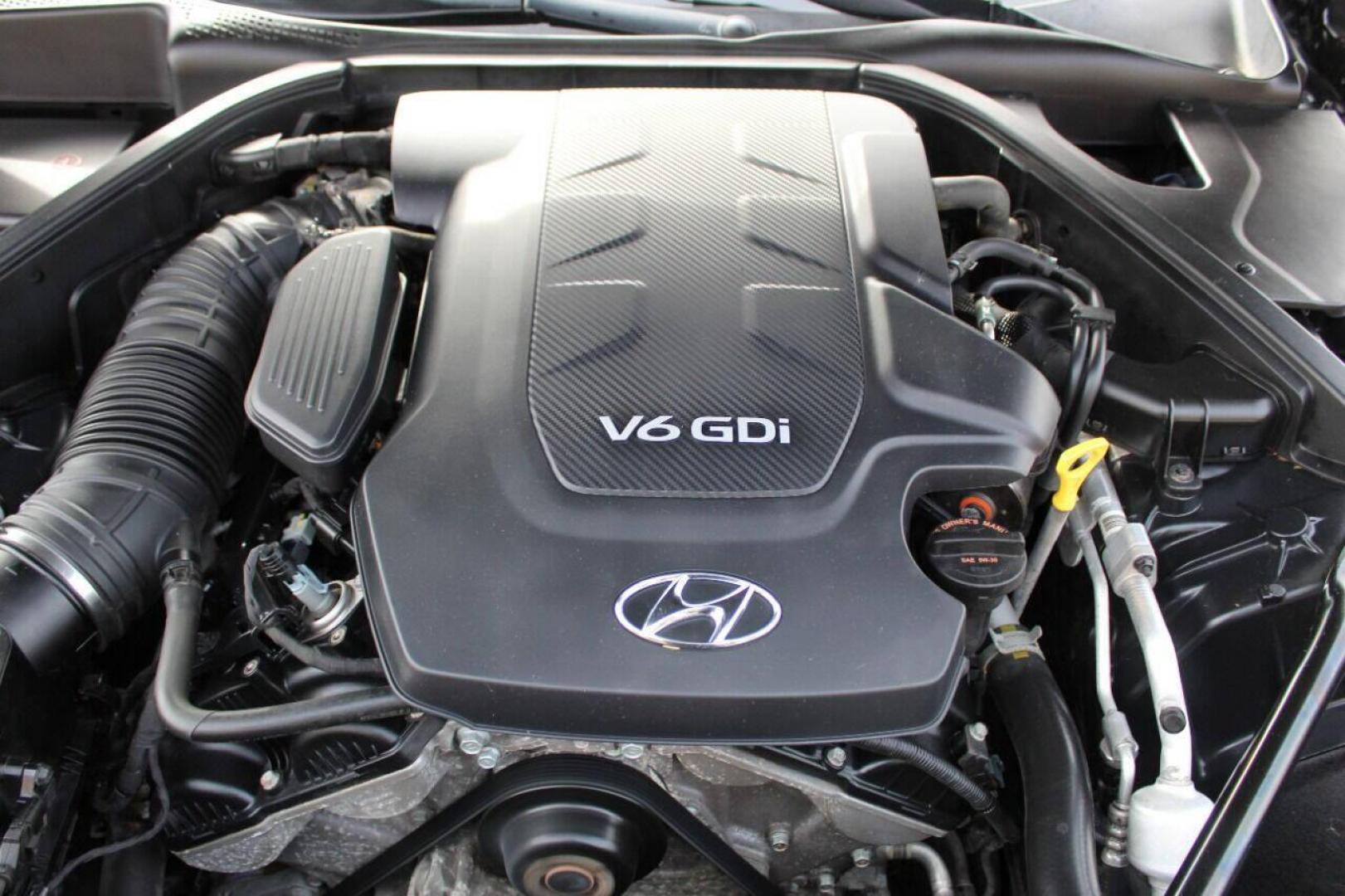 2015 Black Hyundai Genesis 3.8L (KMHGN4JE4FU) with an 3.8L V6 3.8L V6 engine, Automatic 8-Speed transmission, located at 4301 NW 39th , Oklahoma City, OK, 73112, (405) 949-5600, 35.512135, -97.598671 - NO DRIVERS LICENCE NO-FULL COVERAGE INSURANCE-NO CREDIT CHECK. COME ON OVER TO SUPERSPORTS AND TAKE A LOOK AND TEST DRIVE PLEASE GIVE US A CALL AT (405) 949-5600. NO LICENSIA DE MANEJAR- NO SEGURO DE COBERTURA TOTAL- NO VERIFICACCION DE CREDITO. POR FAVOR VENGAN A SUPERSPORTS, ECHE UN VIS - Photo#9