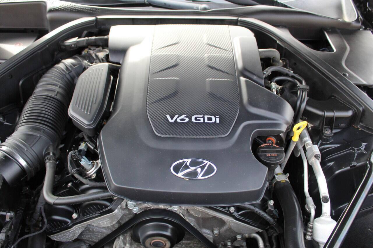 2015 Black Hyundai Genesis 3.8L (KMHGN4JE4FU) with an 3.8L V6 3.8L V6 engine, Automatic 8-Speed transmission, located at 4301 NW 39th , Oklahoma City, OK, 73112, (405) 949-5600, 35.512135, -97.598671 - NO DRIVERS LICENCE NO-FULL COVERAGE INSURANCE-NO CREDIT CHECK. COME ON OVER TO SUPERSPORTS AND TAKE A LOOK AND TEST DRIVE PLEASE GIVE US A CALL AT (405) 949-5600. NO LICENSIA DE MANEJAR- NO SEGURO DE COBERTURA TOTAL- NO VERIFICACCION DE CREDITO. POR FAVOR VENGAN A SUPERSPORTS, ECHE UN VIS - Photo#9