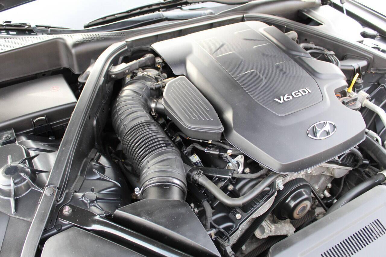 2015 Black Hyundai Genesis 3.8L (KMHGN4JE4FU) with an 3.8L V6 3.8L V6 engine, Automatic 8-Speed transmission, located at 4301 NW 39th , Oklahoma City, OK, 73112, (405) 949-5600, 35.512135, -97.598671 - NO DRIVERS LICENCE NO-FULL COVERAGE INSURANCE-NO CREDIT CHECK. COME ON OVER TO SUPERSPORTS AND TAKE A LOOK AND TEST DRIVE PLEASE GIVE US A CALL AT (405) 949-5600. NO LICENSIA DE MANEJAR- NO SEGURO DE COBERTURA TOTAL- NO VERIFICACCION DE CREDITO. POR FAVOR VENGAN A SUPERSPORTS, ECHE UN VIS - Photo#10