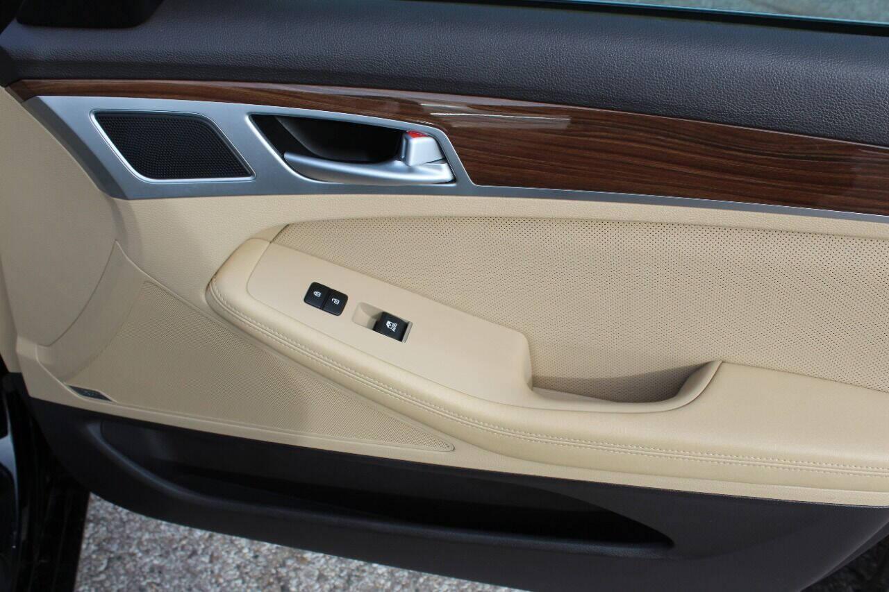 2015 Black Hyundai Genesis 3.8L (KMHGN4JE4FU) with an 3.8L V6 3.8L V6 engine, Automatic 8-Speed transmission, located at 4301 NW 39th , Oklahoma City, OK, 73112, (405) 949-5600, 35.512135, -97.598671 - NO DRIVERS LICENCE NO-FULL COVERAGE INSURANCE-NO CREDIT CHECK. COME ON OVER TO SUPERSPORTS AND TAKE A LOOK AND TEST DRIVE PLEASE GIVE US A CALL AT (405) 949-5600. NO LICENSIA DE MANEJAR- NO SEGURO DE COBERTURA TOTAL- NO VERIFICACCION DE CREDITO. POR FAVOR VENGAN A SUPERSPORTS, ECHE UN VIS - Photo#12