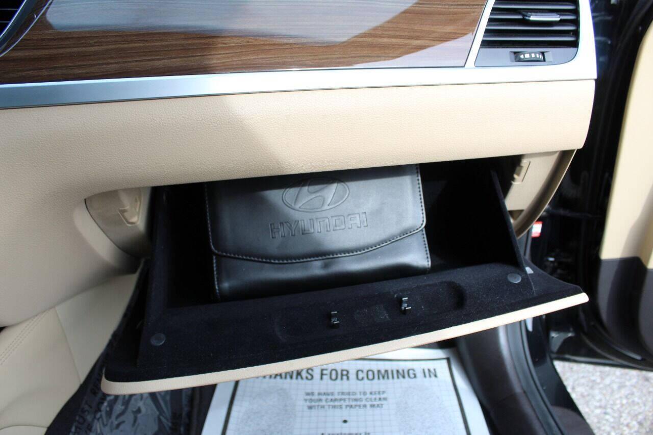 2015 Black Hyundai Genesis 3.8L (KMHGN4JE4FU) with an 3.8L V6 3.8L V6 engine, Automatic 8-Speed transmission, located at 4301 NW 39th , Oklahoma City, OK, 73112, (405) 949-5600, 35.512135, -97.598671 - NO DRIVERS LICENCE NO-FULL COVERAGE INSURANCE-NO CREDIT CHECK. COME ON OVER TO SUPERSPORTS AND TAKE A LOOK AND TEST DRIVE PLEASE GIVE US A CALL AT (405) 949-5600. NO LICENSIA DE MANEJAR- NO SEGURO DE COBERTURA TOTAL- NO VERIFICACCION DE CREDITO. POR FAVOR VENGAN A SUPERSPORTS, ECHE UN VIS - Photo#15