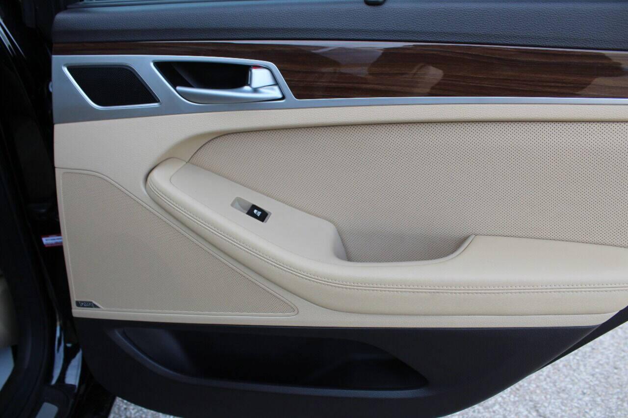 2015 Black Hyundai Genesis 3.8L (KMHGN4JE4FU) with an 3.8L V6 3.8L V6 engine, Automatic 8-Speed transmission, located at 4301 NW 39th , Oklahoma City, OK, 73112, (405) 949-5600, 35.512135, -97.598671 - NO DRIVERS LICENCE NO-FULL COVERAGE INSURANCE-NO CREDIT CHECK. COME ON OVER TO SUPERSPORTS AND TAKE A LOOK AND TEST DRIVE PLEASE GIVE US A CALL AT (405) 949-5600. NO LICENSIA DE MANEJAR- NO SEGURO DE COBERTURA TOTAL- NO VERIFICACCION DE CREDITO. POR FAVOR VENGAN A SUPERSPORTS, ECHE UN VIS - Photo#17