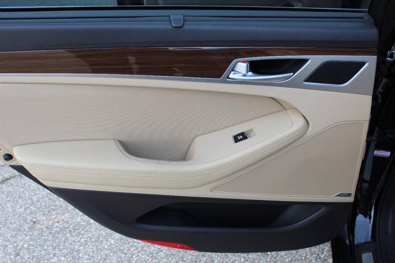 2015 Black Hyundai Genesis 3.8L (KMHGN4JE4FU) with an 3.8L V6 3.8L V6 engine, Automatic 8-Speed transmission, located at 4301 NW 39th , Oklahoma City, OK, 73112, (405) 949-5600, 35.512135, -97.598671 - NO DRIVERS LICENCE NO-FULL COVERAGE INSURANCE-NO CREDIT CHECK. COME ON OVER TO SUPERSPORTS AND TAKE A LOOK AND TEST DRIVE PLEASE GIVE US A CALL AT (405) 949-5600. NO LICENSIA DE MANEJAR- NO SEGURO DE COBERTURA TOTAL- NO VERIFICACCION DE CREDITO. POR FAVOR VENGAN A SUPERSPORTS, ECHE UN VIS - Photo#24