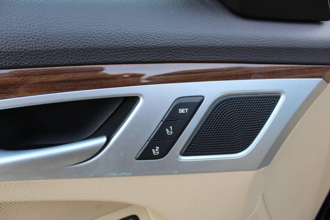 2015 Black Hyundai Genesis 3.8L (KMHGN4JE4FU) with an 3.8L V6 3.8L V6 engine, Automatic 8-Speed transmission, located at 4301 NW 39th , Oklahoma City, OK, 73112, (405) 949-5600, 35.512135, -97.598671 - NO DRIVERS LICENCE NO-FULL COVERAGE INSURANCE-NO CREDIT CHECK. COME ON OVER TO SUPERSPORTS AND TAKE A LOOK AND TEST DRIVE PLEASE GIVE US A CALL AT (405) 949-5600. NO LICENSIA DE MANEJAR- NO SEGURO DE COBERTURA TOTAL- NO VERIFICACCION DE CREDITO. POR FAVOR VENGAN A SUPERSPORTS, ECHE UN VIS - Photo#28