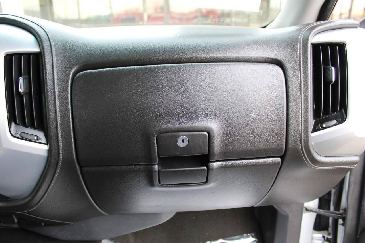 2015 Silver GMC Sierra 1500 SLE Crew Cab Long Box 2WD (3GTP1UEC7FG) with an 5.3L V8 OHV 16V engine, 6-Speed Automatic transmission, located at 4301 NW 39th , Oklahoma City, OK, 73112, (405) 949-5600, 35.512135, -97.598671 - Photo#20