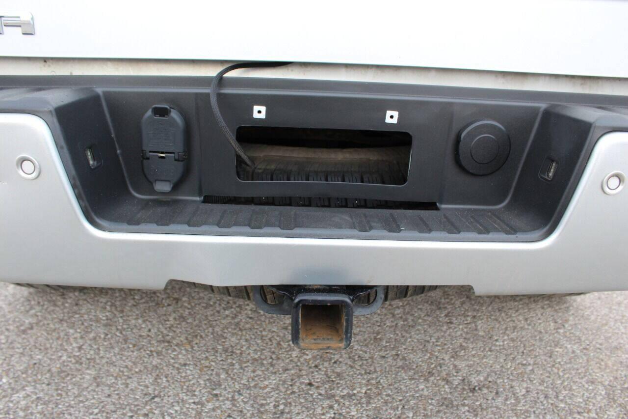 2015 Silver GMC Sierra 1500 SLE Crew Cab Long Box 2WD (3GTP1UEC7FG) with an 5.3L V8 OHV 16V engine, 6-Speed Automatic transmission, located at 4301 NW 39th , Oklahoma City, OK, 73112, (405) 949-5600, 35.512135, -97.598671 - Photo#18