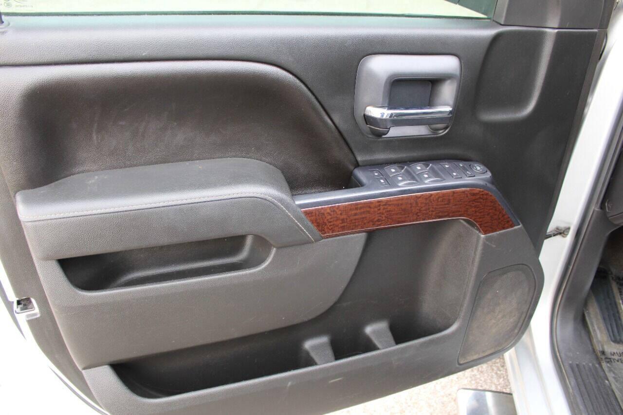 2015 Silver GMC Sierra 1500 SLE Crew Cab Long Box 2WD (3GTP1UEC7FG) with an 5.3L V8 OHV 16V engine, 6-Speed Automatic transmission, located at 4301 NW 39th , Oklahoma City, OK, 73112, (405) 949-5600, 35.512135, -97.598671 - Photo#22