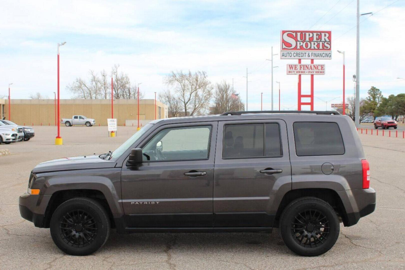 2017 Gray Jeep Patriot Sport 2WD (1C4NJPBA6HD) with an 2.0L L4 DOHC 16V engine, Automatic 6-Speed transmission, located at 4301 NW 39th , Oklahoma City, OK, 73112, (405) 949-5600, 35.512135, -97.598671 - Photo#5