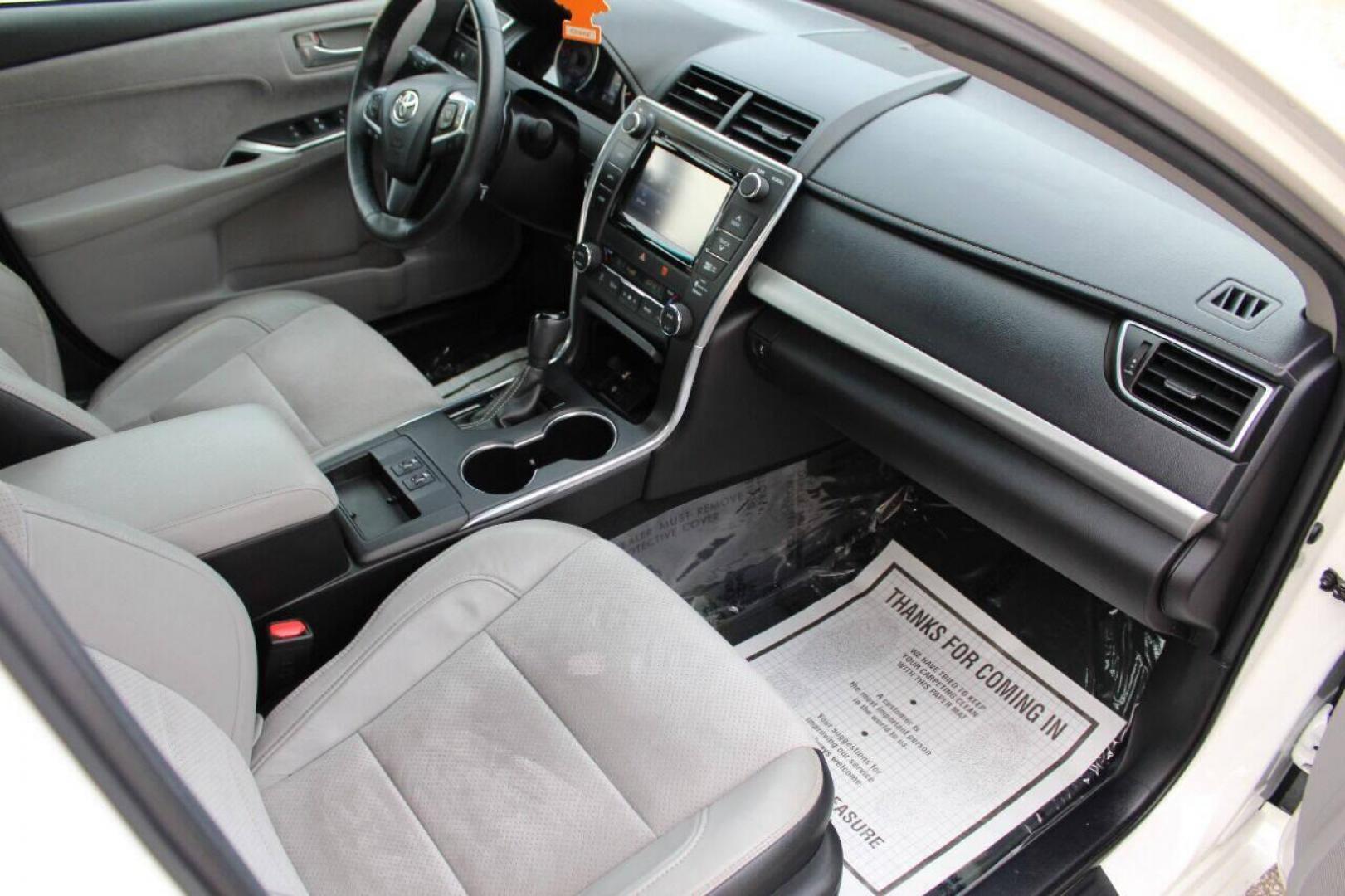 2015 White Toyota Camry SE (4T1BF1FK3FU) with an 2.5L L4 DOHC 16V engine, 6-Speed Automatic transmission, located at 4301 NW 39th , Oklahoma City, OK, 73112, (405) 949-5600, 35.512135, -97.598671 - NO DRIVERS LICENCE NO-FULL COVERAGE INSURANCE-NO CREDIT CHECK. COME ON OVER TO SUPERSPORTS AND TAKE A LOOK AND TEST DRIVE. PLEASE GIVE US A CALL AT (405) 949-5600. NO LICENSIA DE MANEJAR- NO SEGURO DE COBERTURA TOTAL- NO VERIFICACCION DE CREDITO. POR FAVOR VENGAN A SUPERSPORTS, ECHE UN - Photo#6