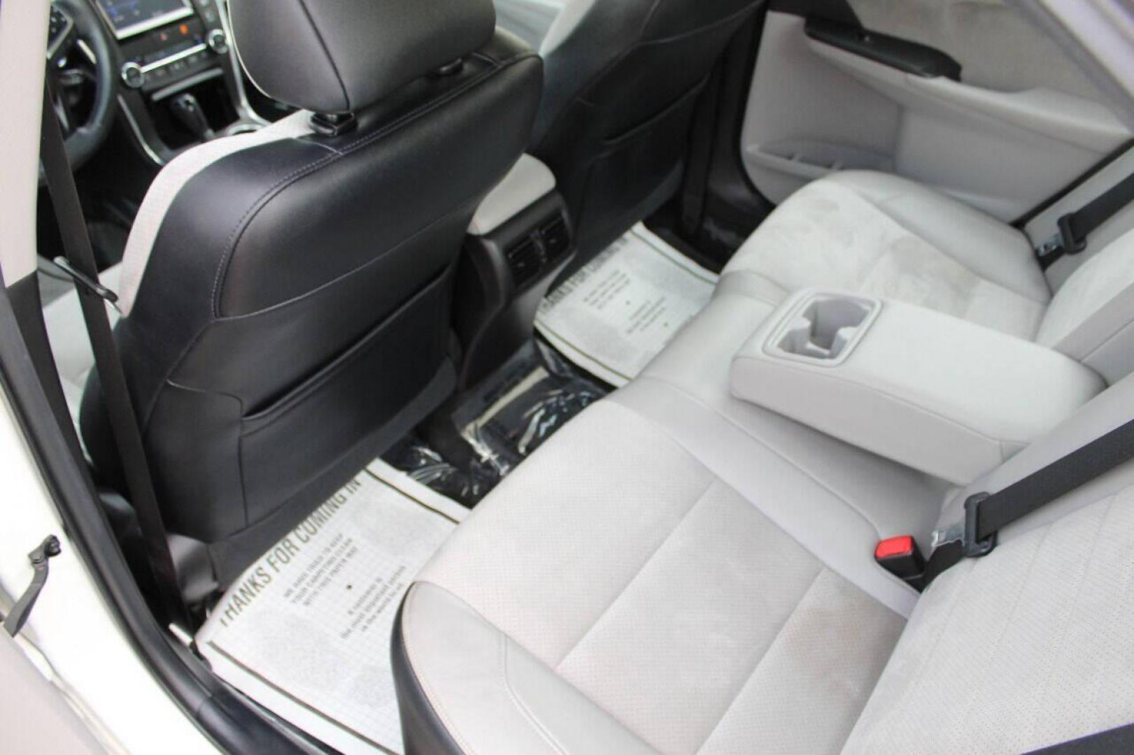 2015 White Toyota Camry SE (4T1BF1FK3FU) with an 2.5L L4 DOHC 16V engine, 6-Speed Automatic transmission, located at 4301 NW 39th , Oklahoma City, OK, 73112, (405) 949-5600, 35.512135, -97.598671 - NO DRIVERS LICENCE NO-FULL COVERAGE INSURANCE-NO CREDIT CHECK. COME ON OVER TO SUPERSPORTS AND TAKE A LOOK AND TEST DRIVE. PLEASE GIVE US A CALL AT (405) 949-5600. NO LICENSIA DE MANEJAR- NO SEGURO DE COBERTURA TOTAL- NO VERIFICACCION DE CREDITO. POR FAVOR VENGAN A SUPERSPORTS, ECHE UN - Photo#11