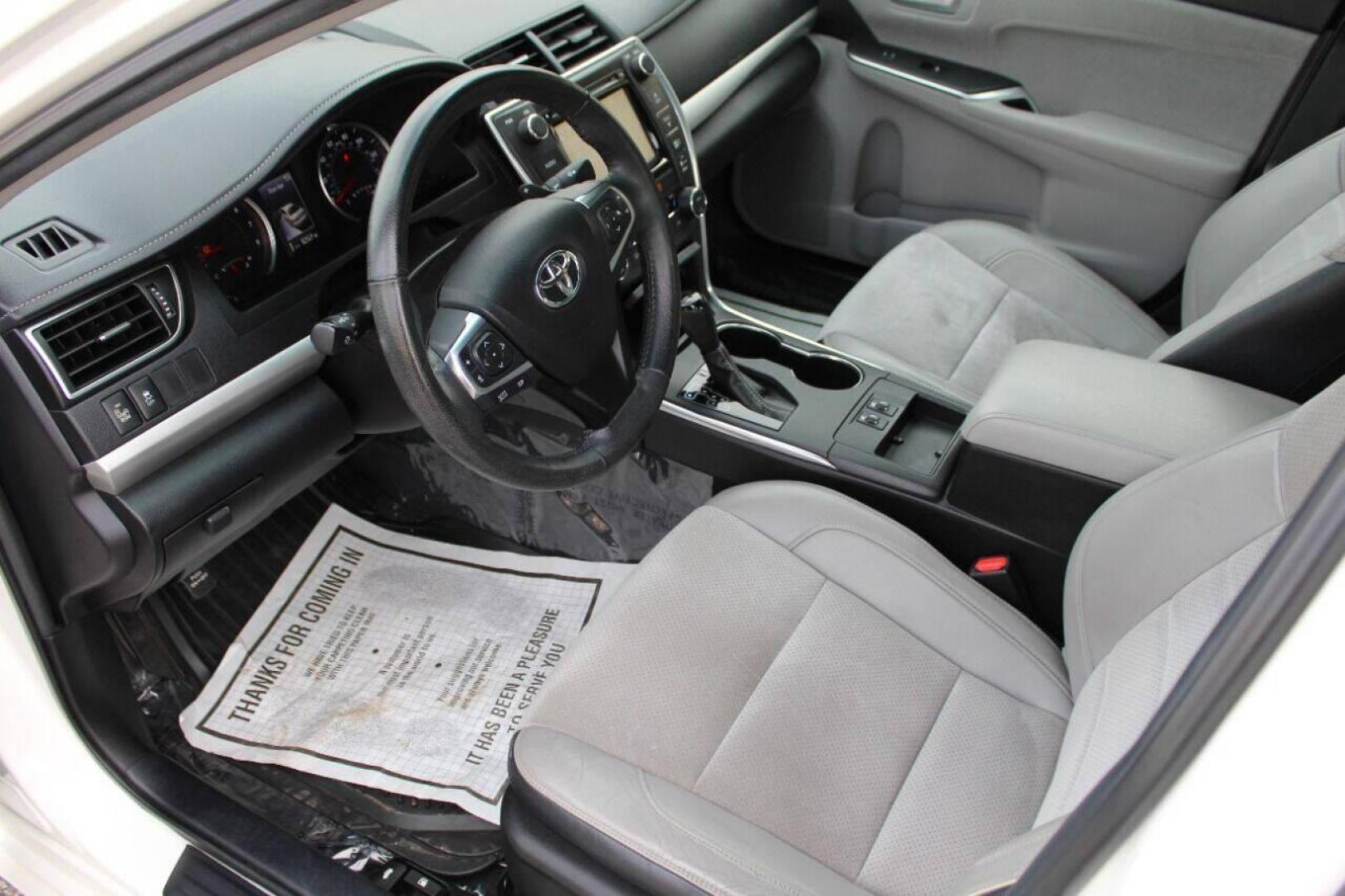 2015 White Toyota Camry SE (4T1BF1FK3FU) with an 2.5L L4 DOHC 16V engine, 6-Speed Automatic transmission, located at 4301 NW 39th , Oklahoma City, OK, 73112, (405) 949-5600, 35.512135, -97.598671 - NO DRIVERS LICENCE NO-FULL COVERAGE INSURANCE-NO CREDIT CHECK. COME ON OVER TO SUPERSPORTS AND TAKE A LOOK AND TEST DRIVE. PLEASE GIVE US A CALL AT (405) 949-5600. NO LICENSIA DE MANEJAR- NO SEGURO DE COBERTURA TOTAL- NO VERIFICACCION DE CREDITO. POR FAVOR VENGAN A SUPERSPORTS, ECHE UN - Photo#13